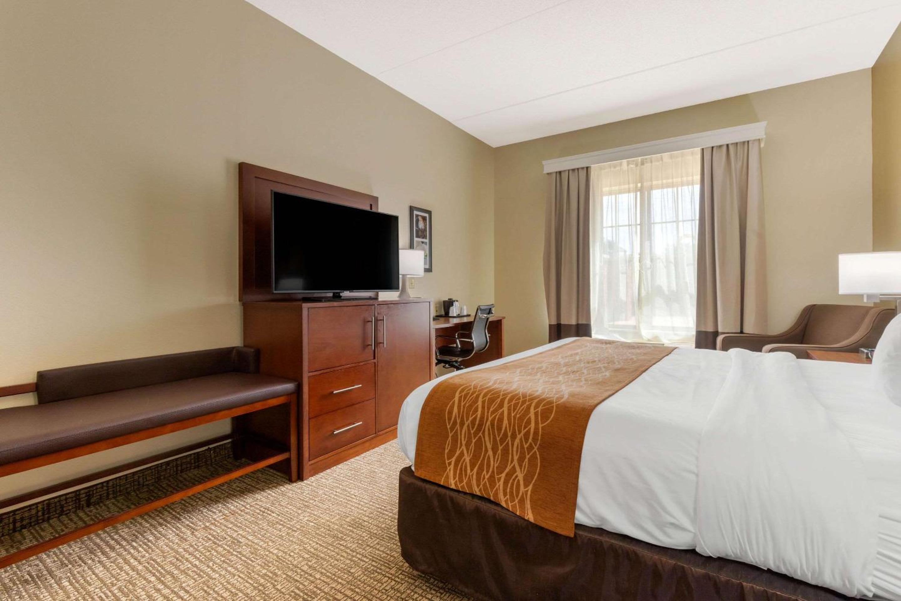 Cordele Vacations - Comfort Inn  Suites - Property Image 8
