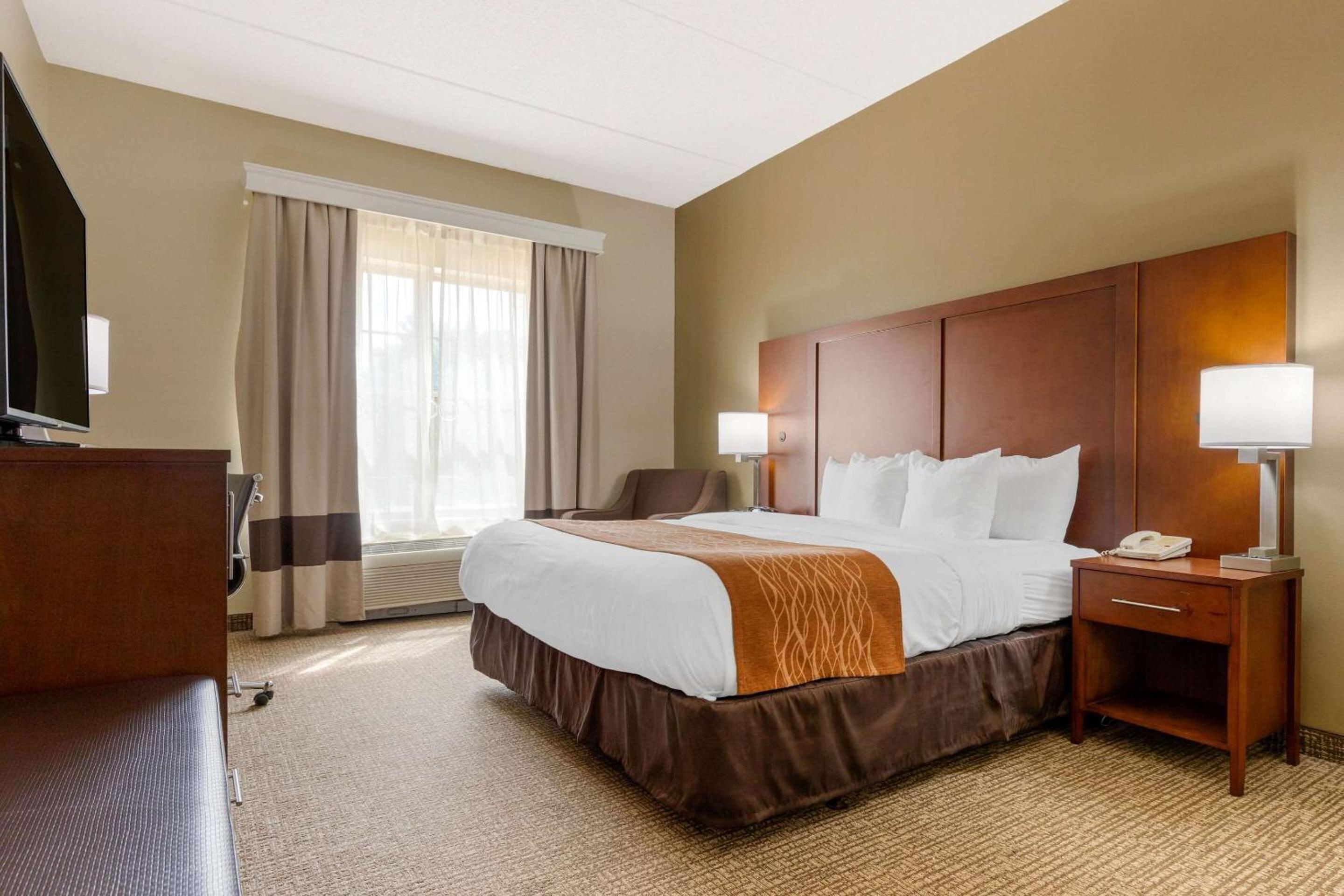 Cordele Vacations - Comfort Inn  Suites - Property Image 10