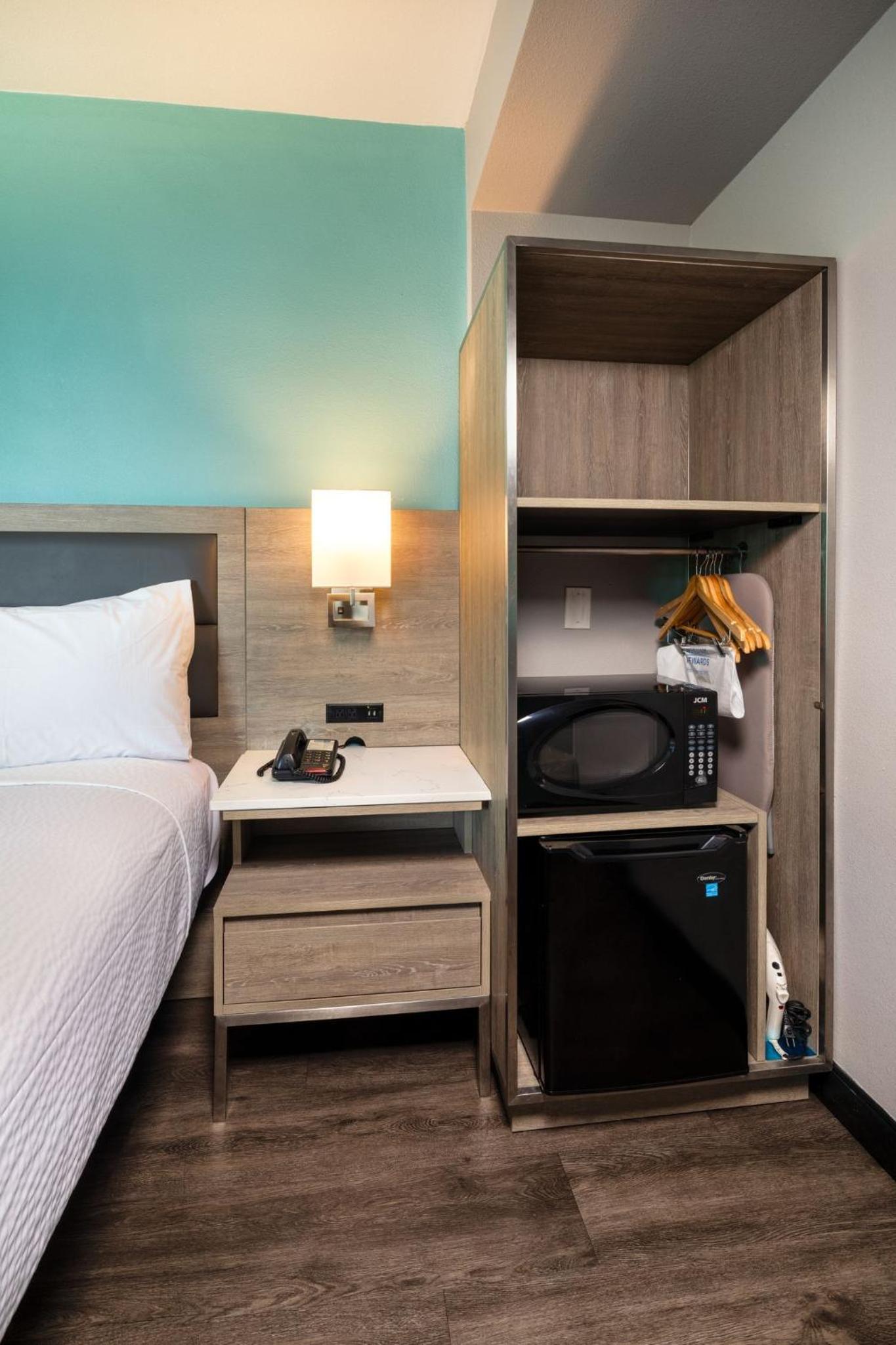 Travelodge by Wyndham LAX