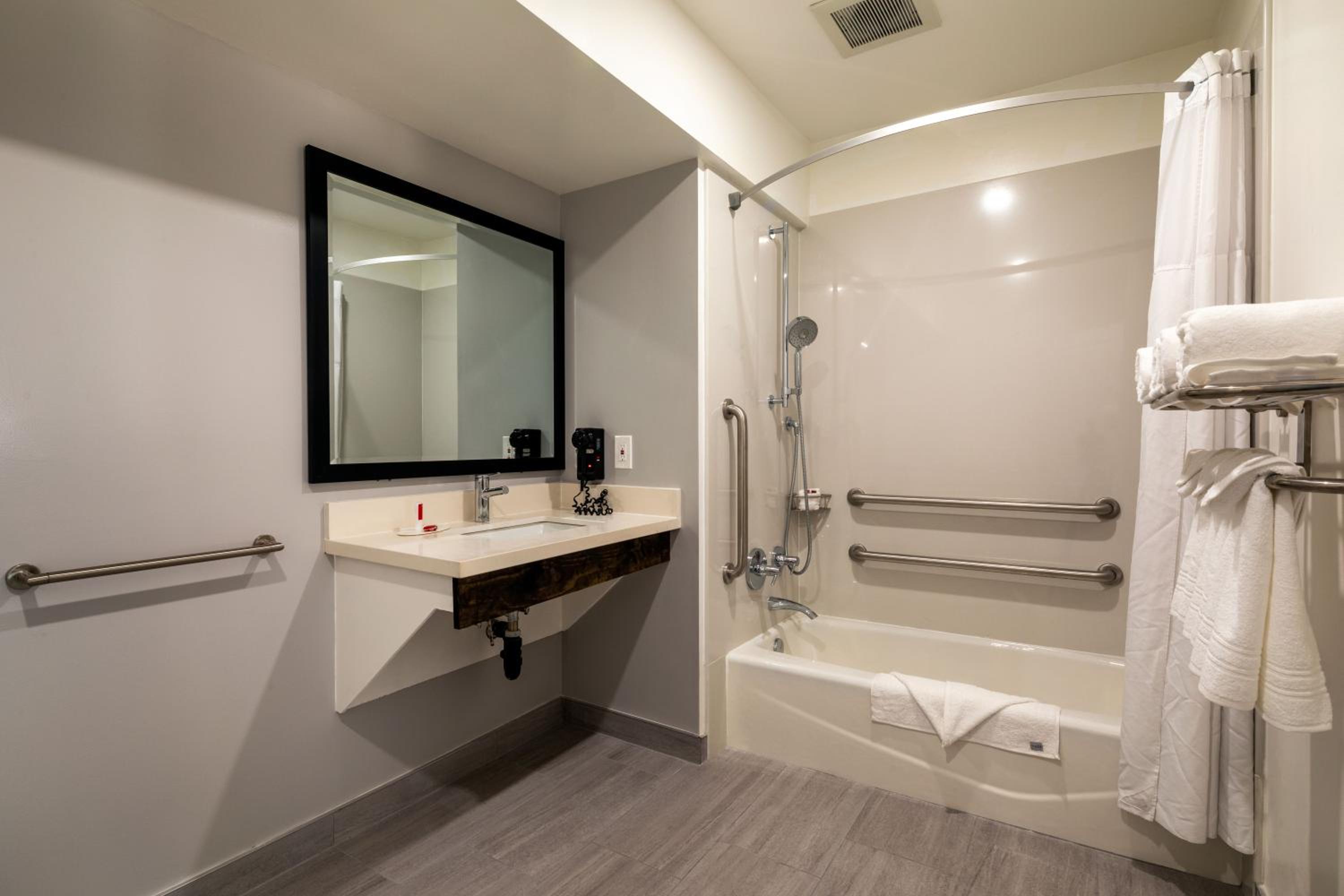 Travelodge by Wyndham LAX view 2
