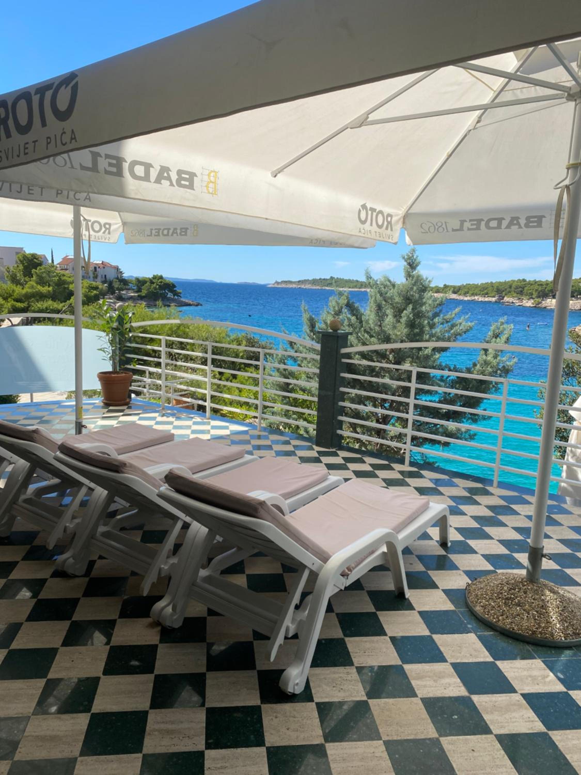 Photo 103