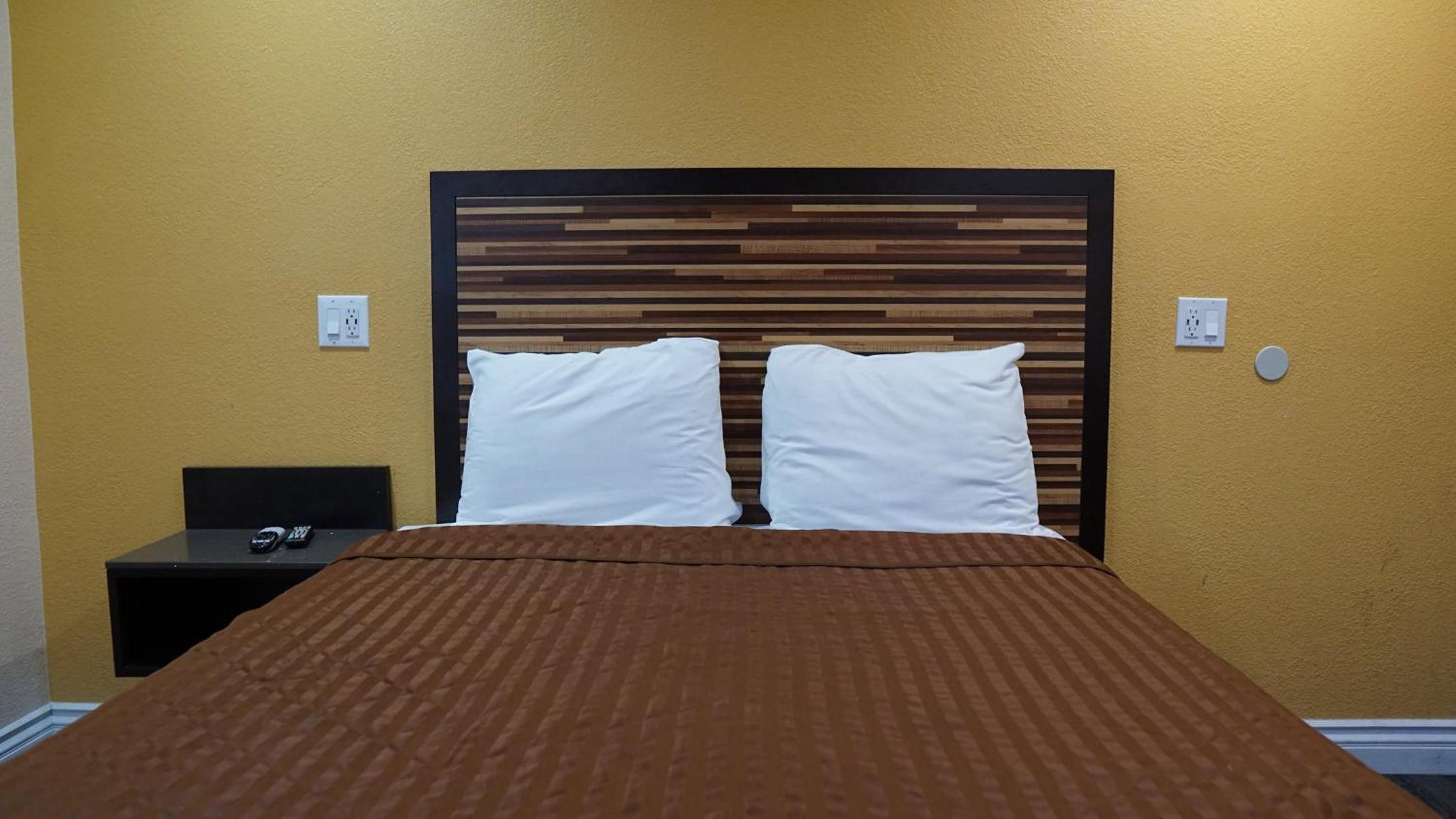 Holly Crest Hotel - Los Angeles, LAX Airport 3