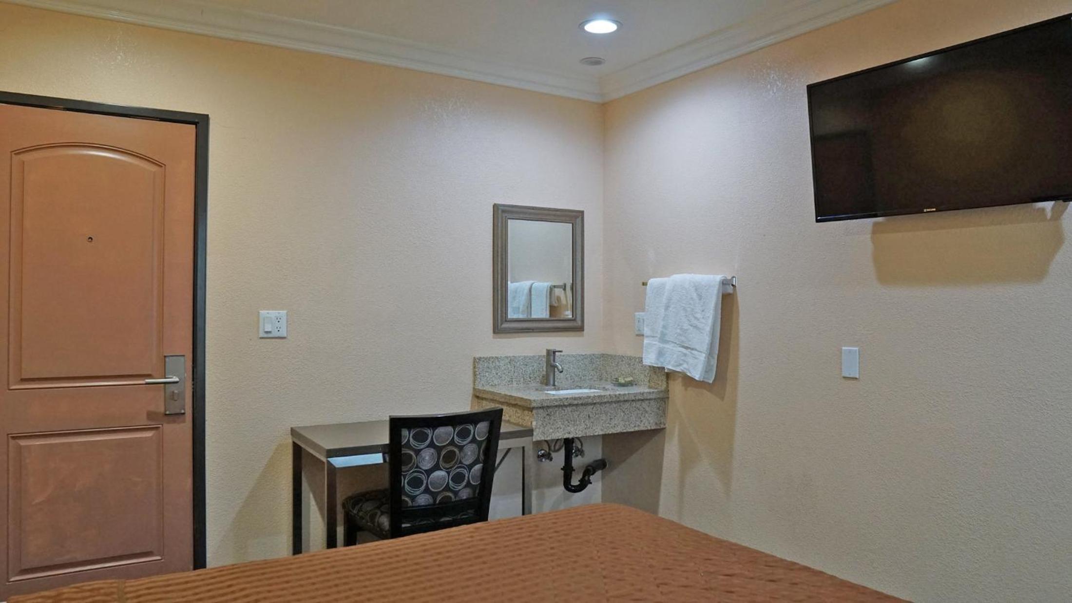 Holly Crest Hotel - Los Angeles, LAX Airport 4