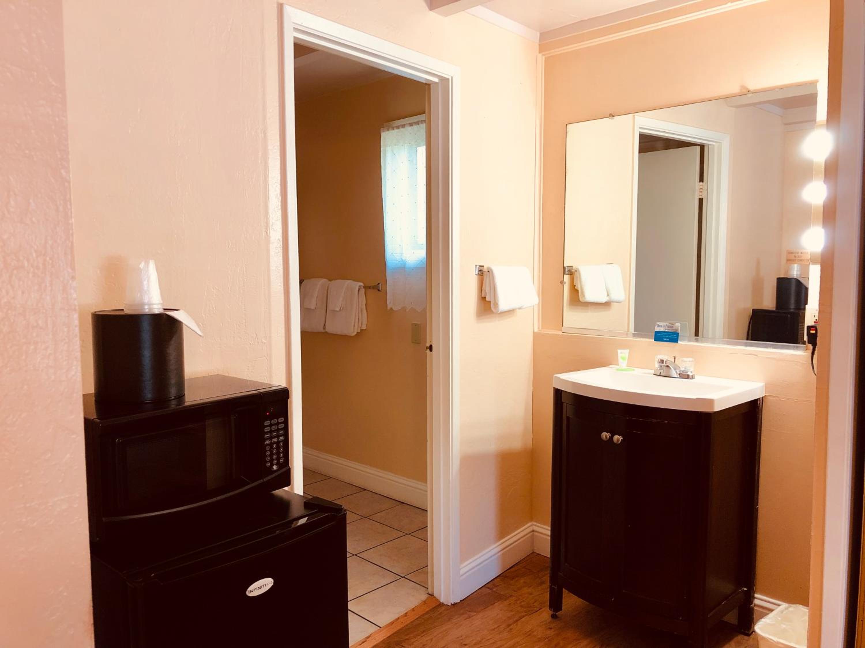 Carmel Resort Inn - Property Image 7