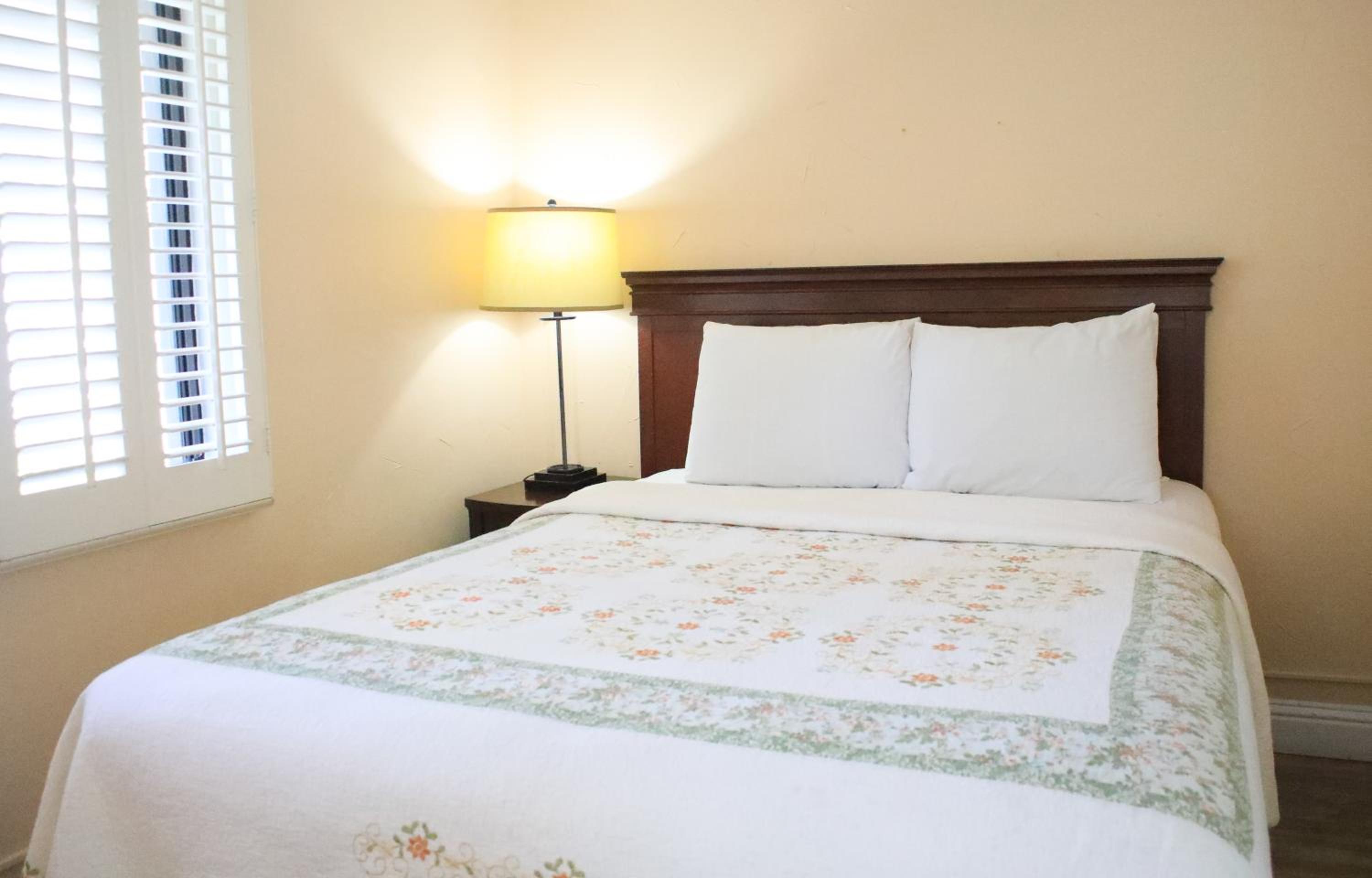 Carmel Resort Inn - Property Image 3