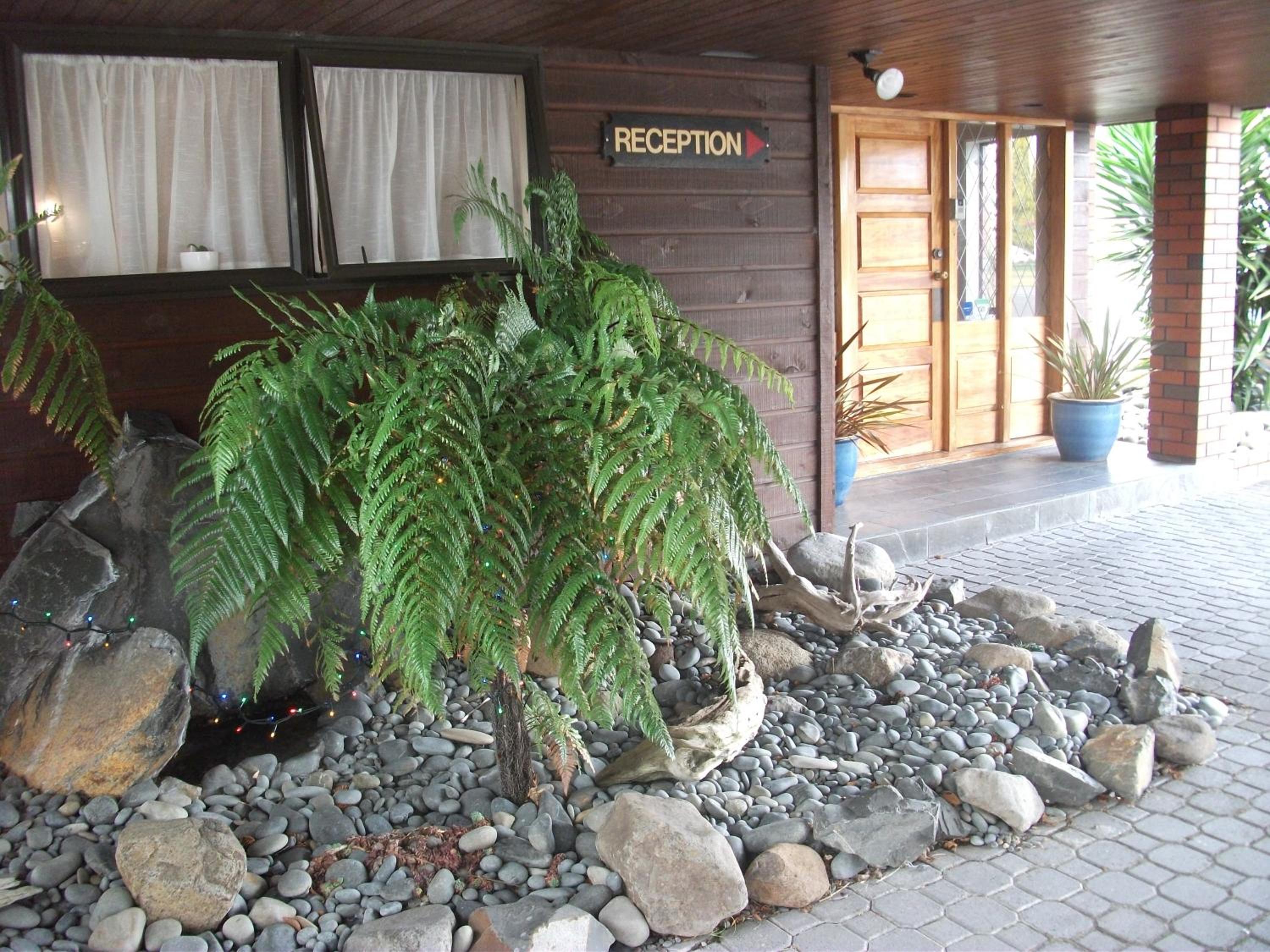 Aquarius Motor Inn