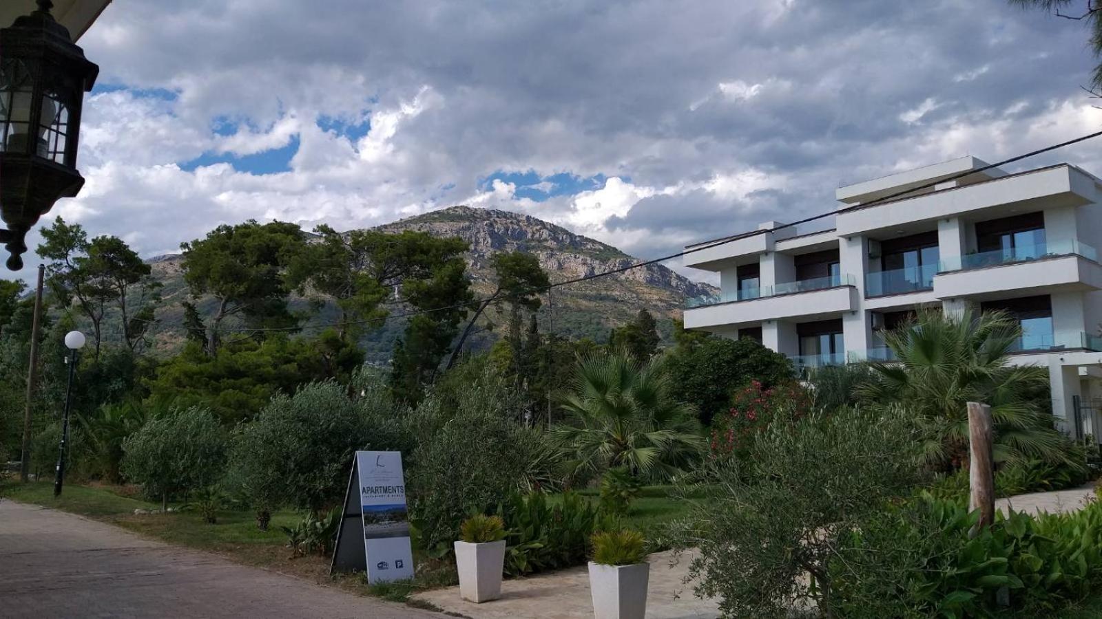 Apartments Kuce Lekovica Beach & snack bar- Bistro