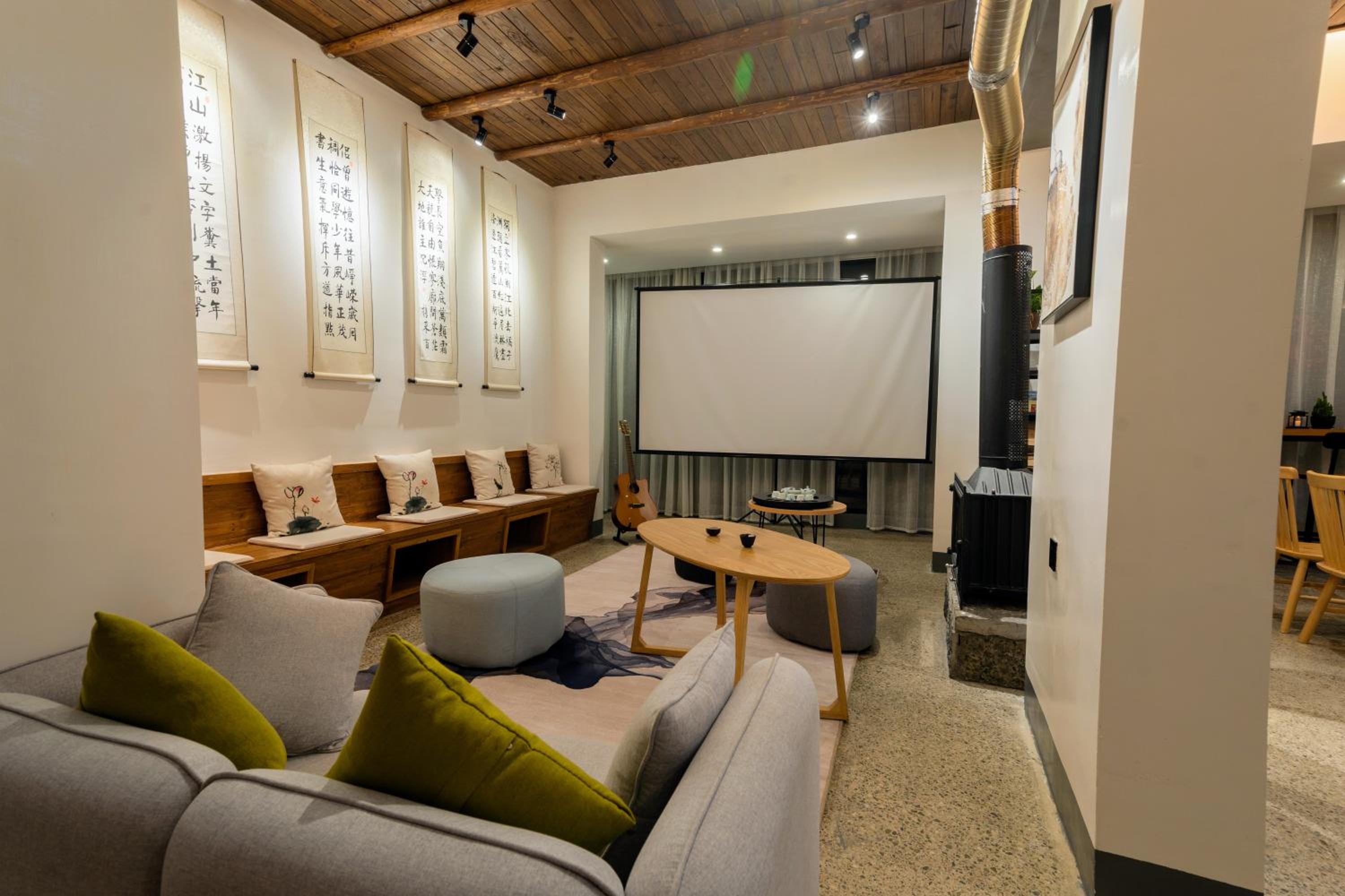 Whispering Mountains Boutique Hotel