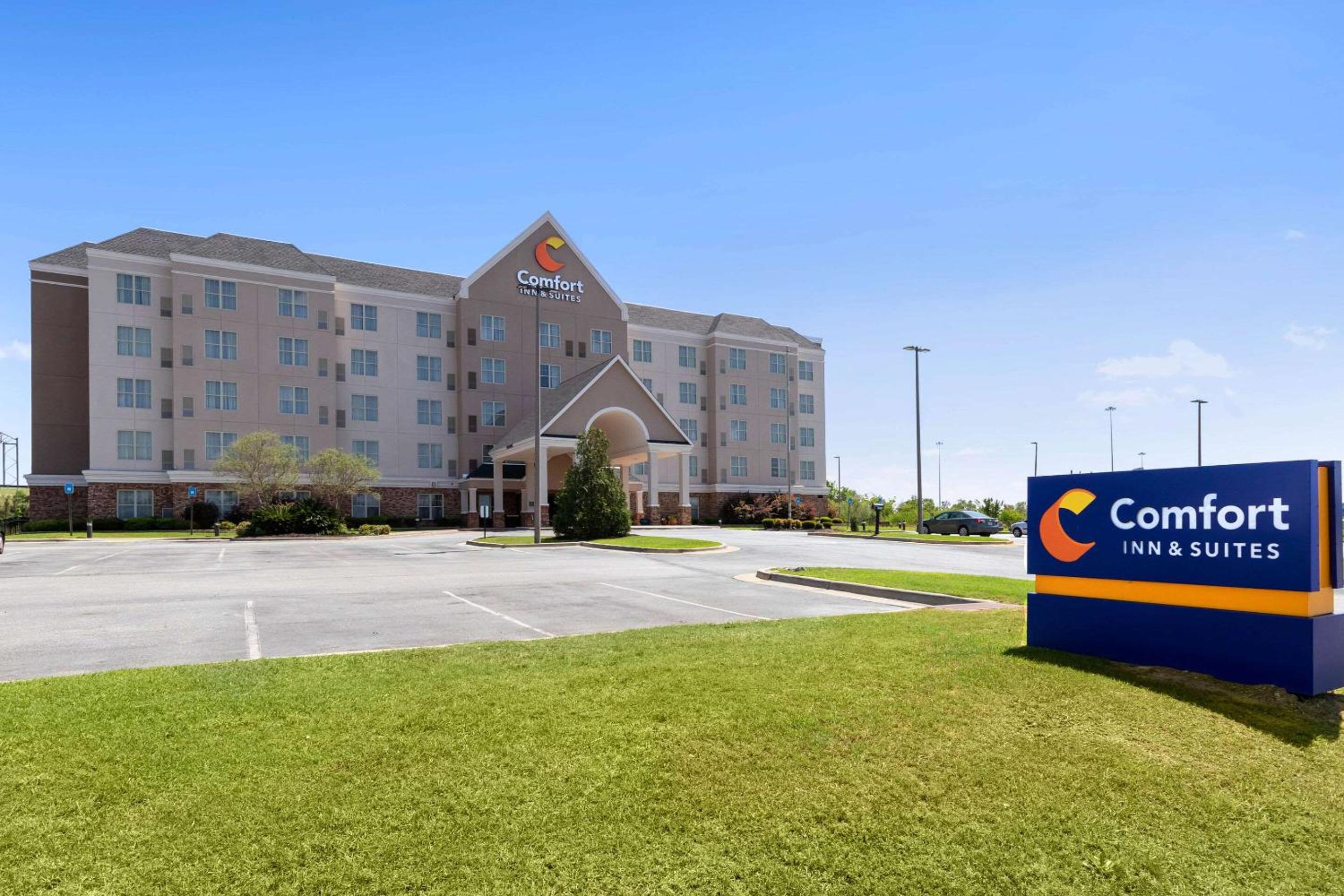 Cordele Vacations - Comfort Inn  Suites - Property Image 1