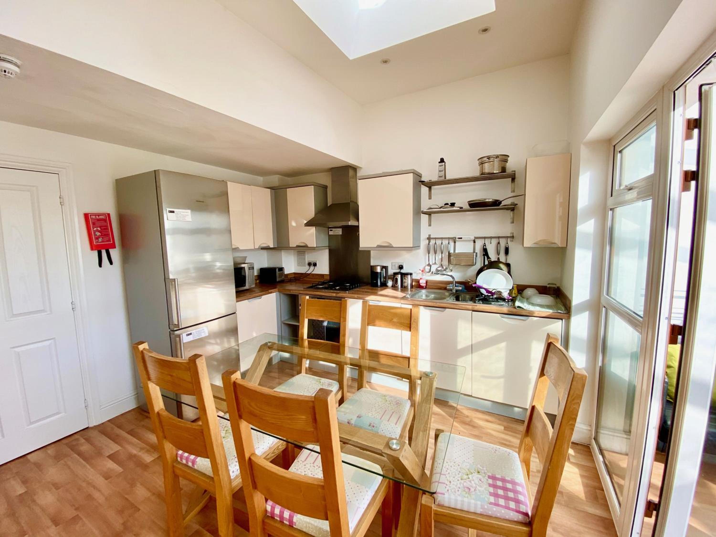 Basingstoke Townhouse Near Hospital view 2