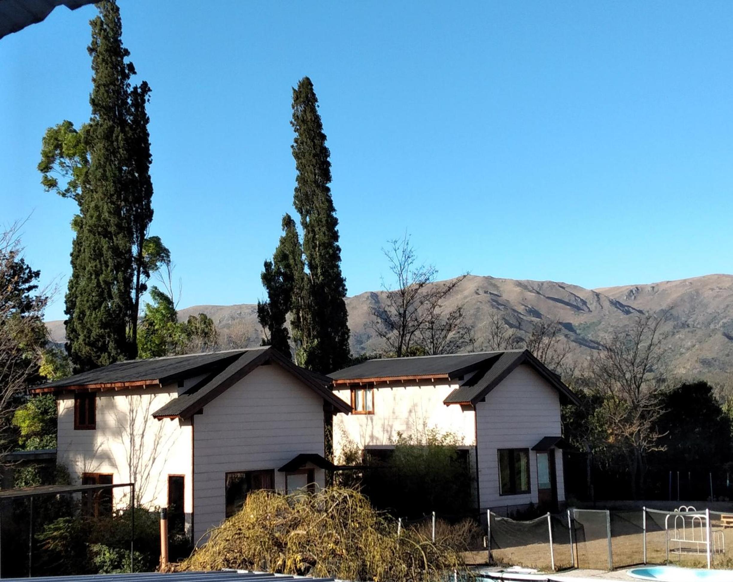 Altos del Pucara Piscina Climatizada vista a las sierras juegos Huerta Orgánica