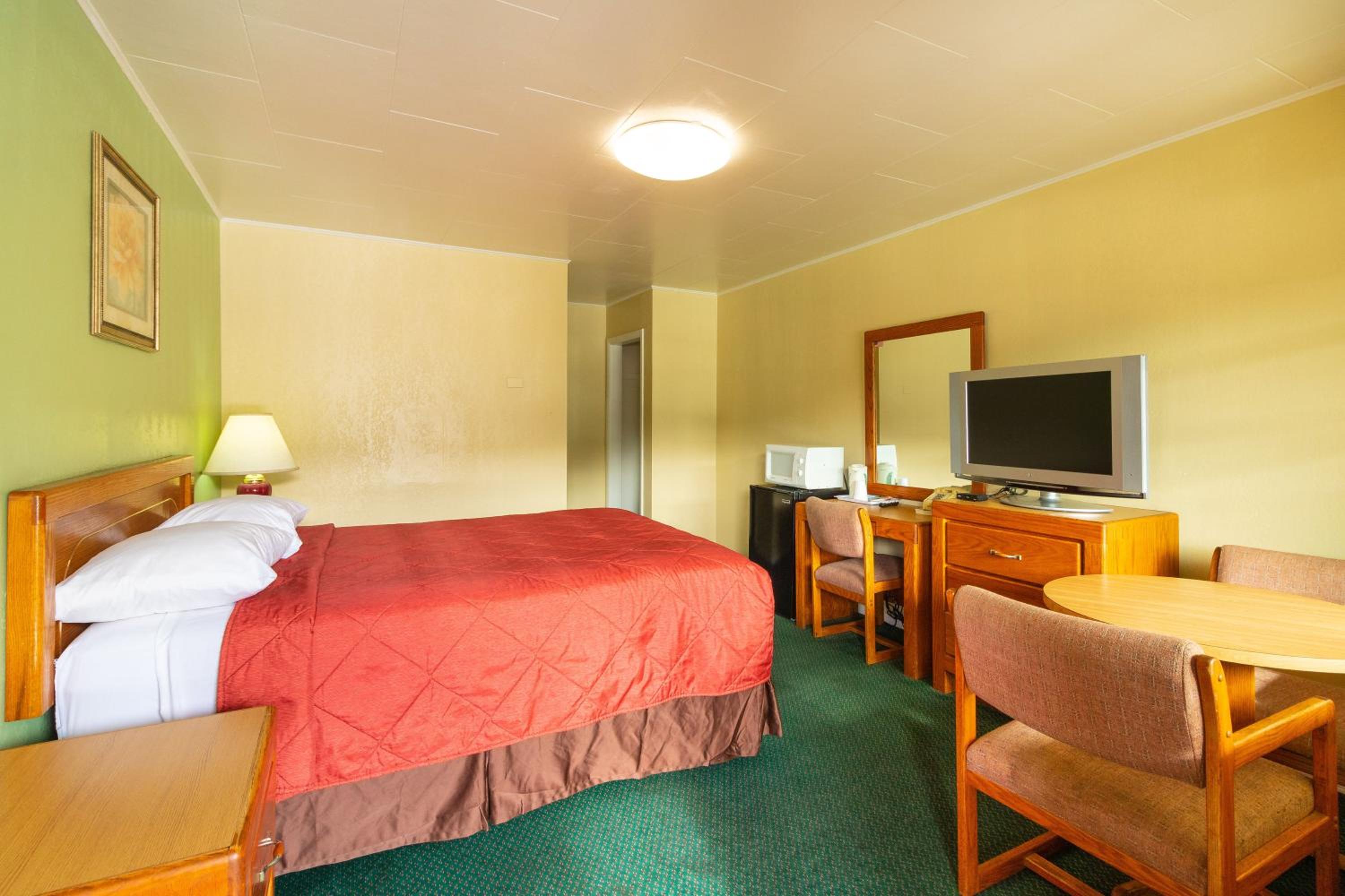 Roseburg Inn view 4