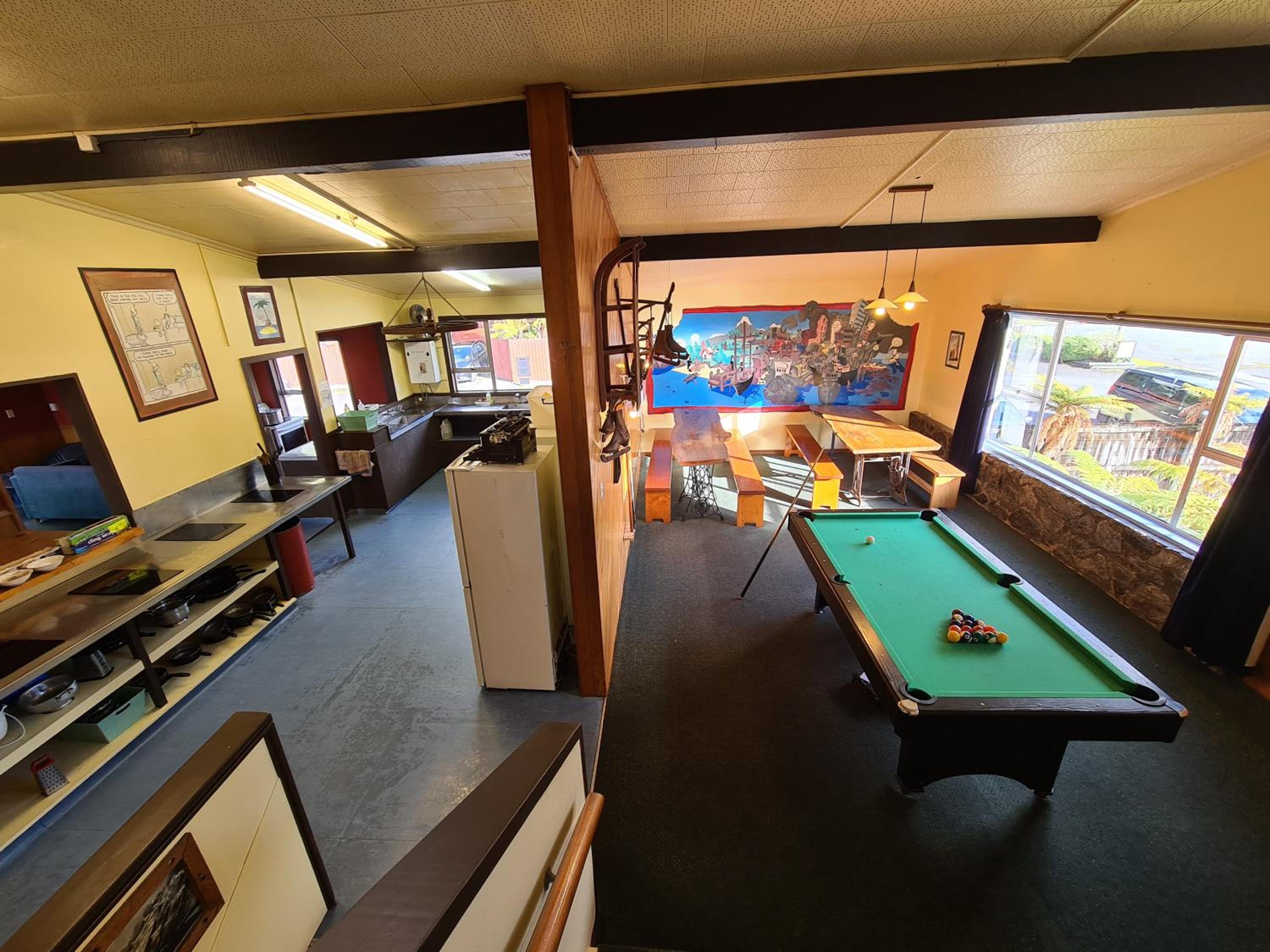 Chateau Backpackers & Motels view 2