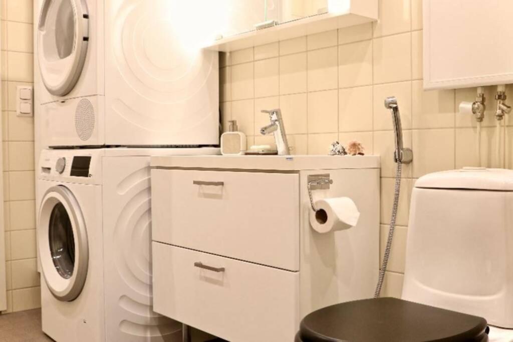 ✭Huippuvarusteltu Luksuskoti, Sauna, Ilmainen pysäköinti✭ view 5