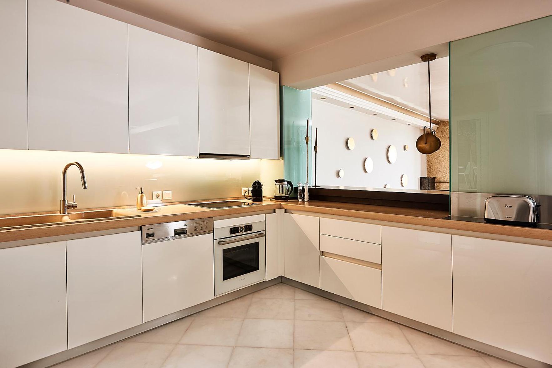 Crystal Green Properties