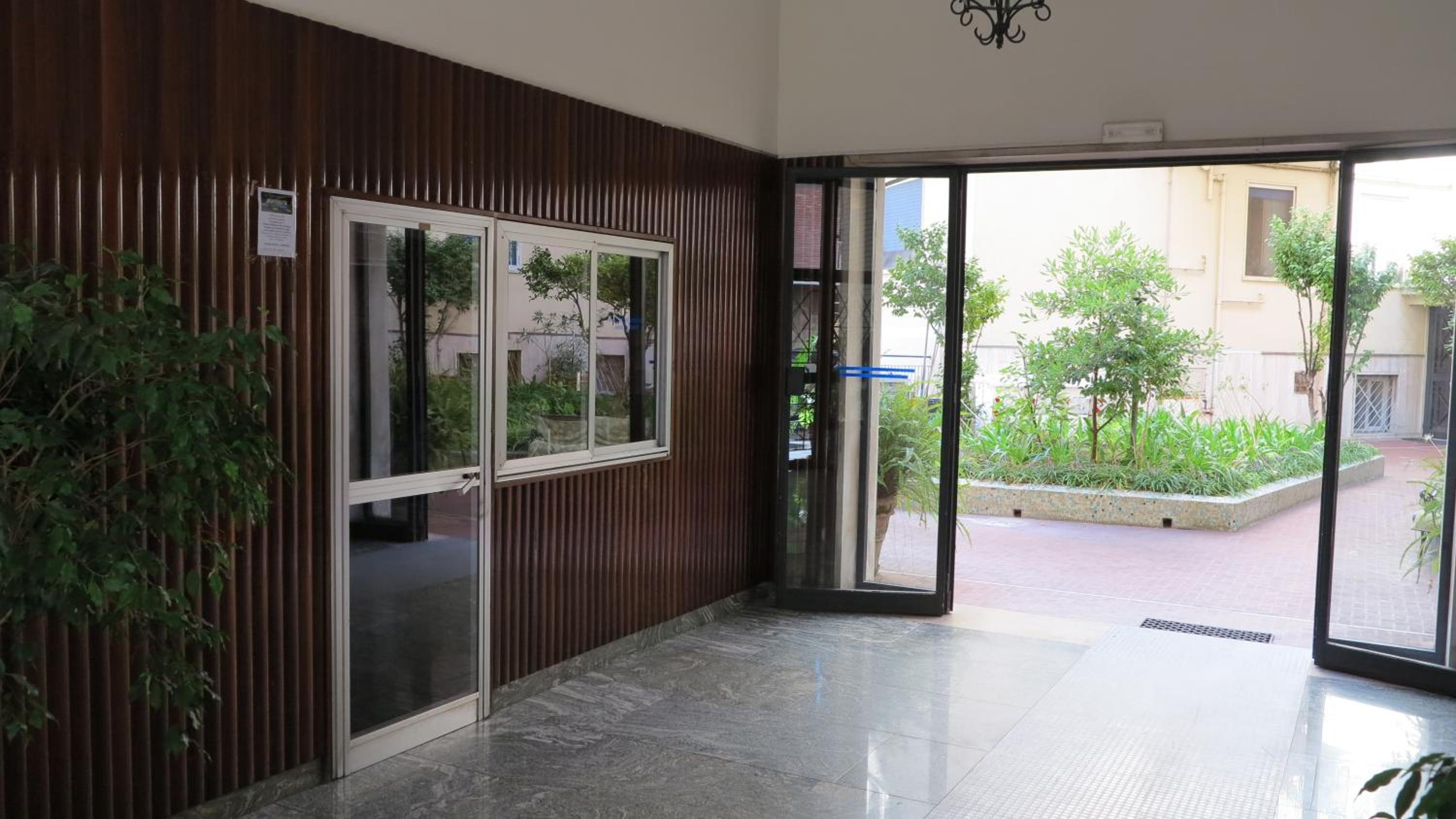 Spacious panoramic apartment - half way Center-Vomero district