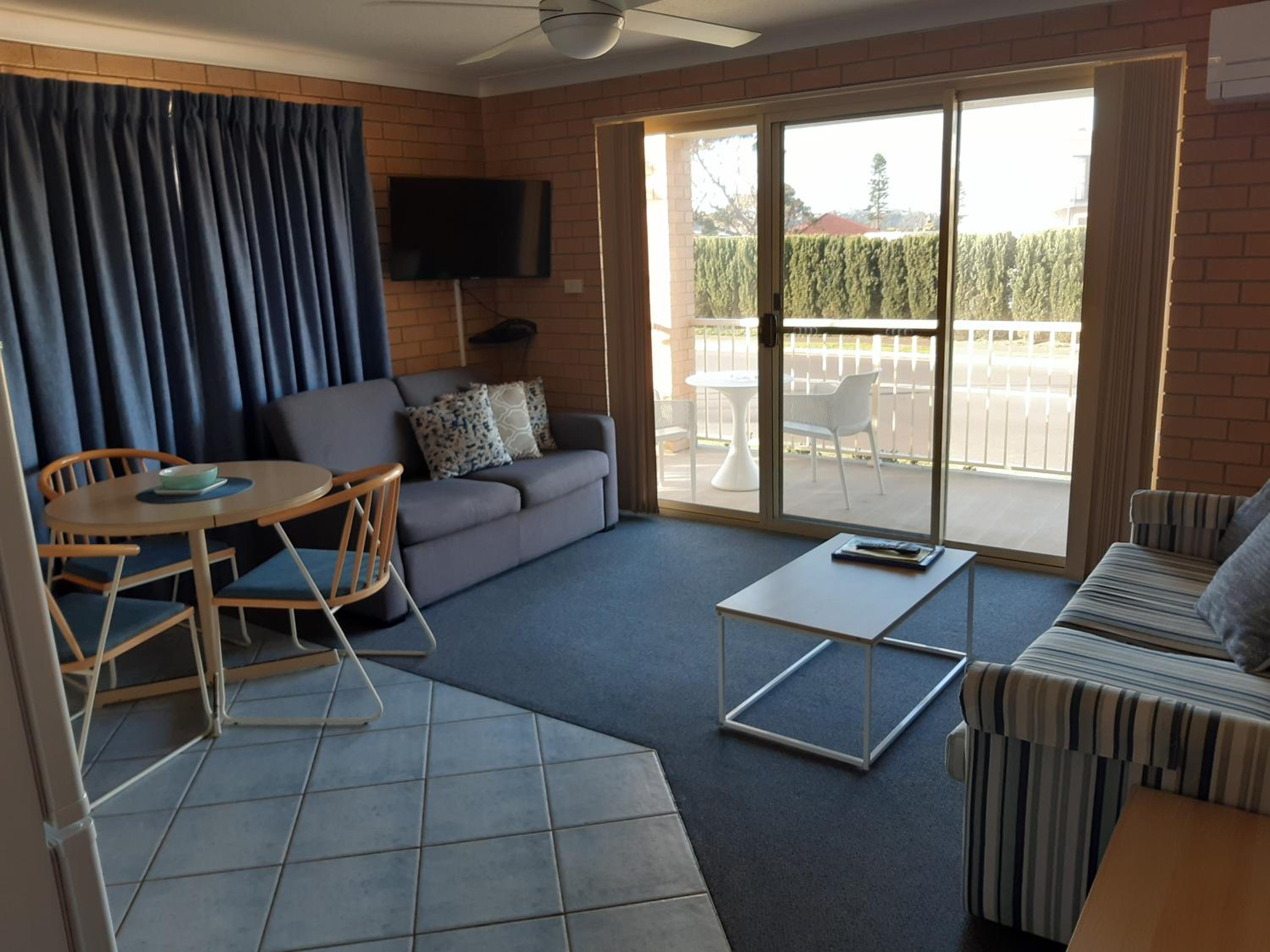Dolphins Motel
