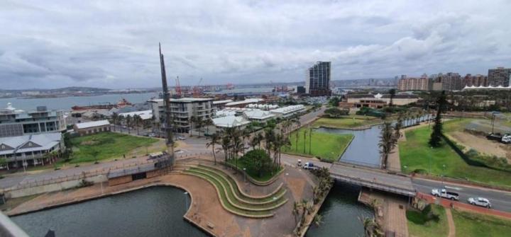 Luxurious Beach Apartment - The Sails view 3