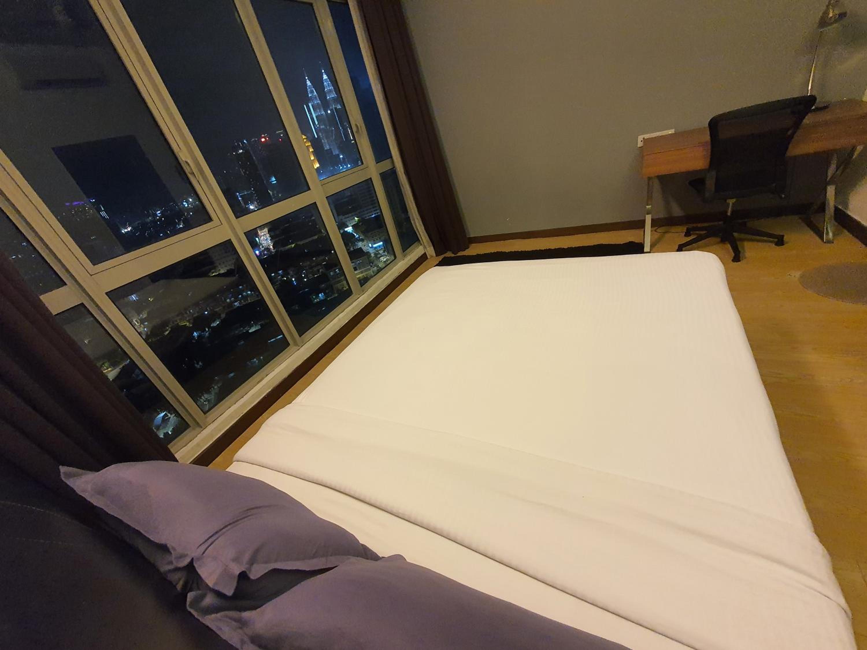 Regalia Residence KLCC View by iLuxHome