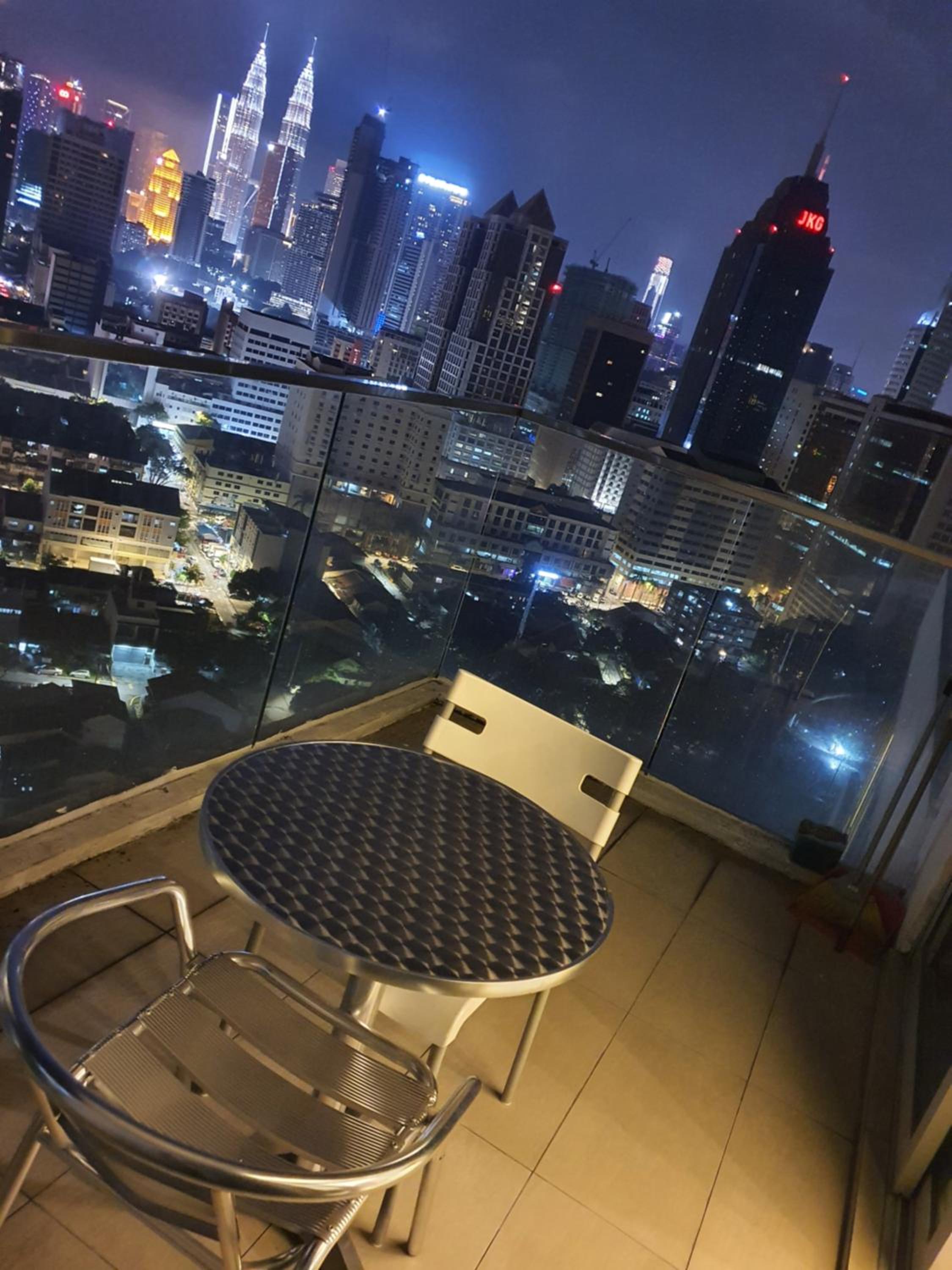 Regalia Residence KLCC View by iLuxHome