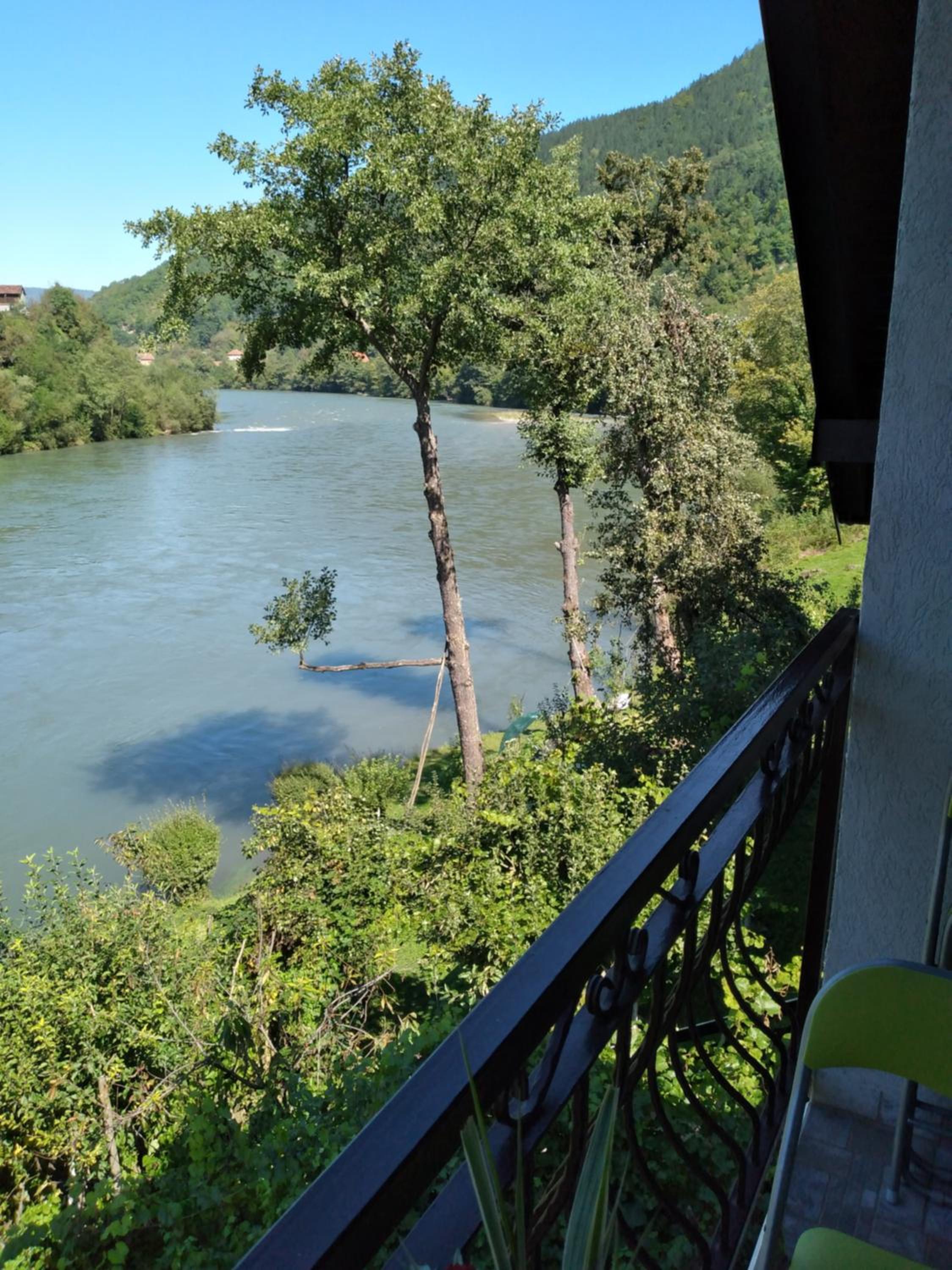 Vikendica pored Drine Foča