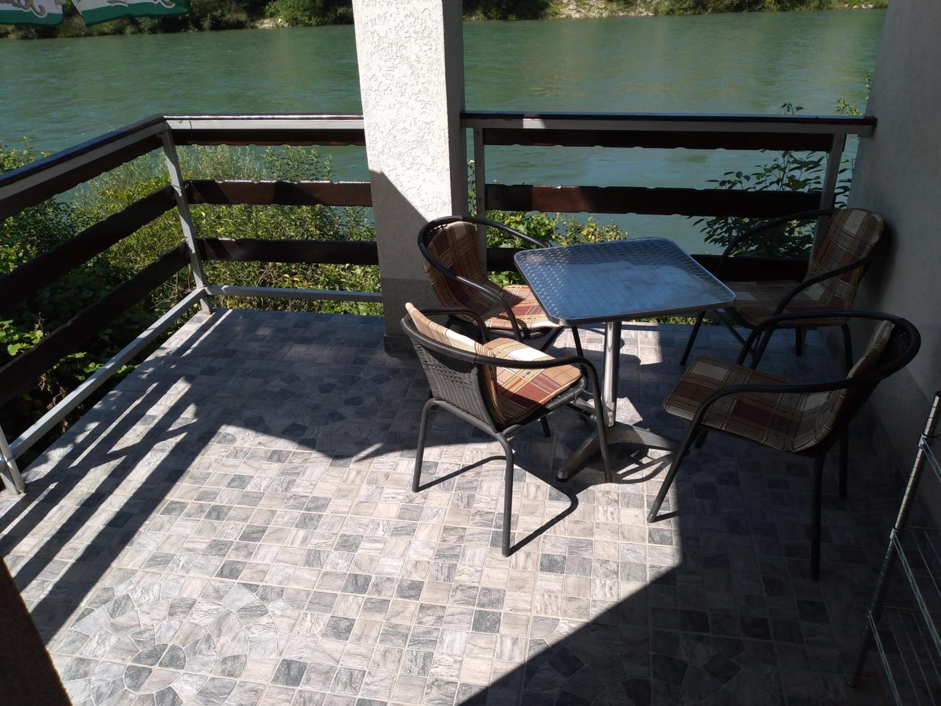 Vikendica pored Drine Foča
