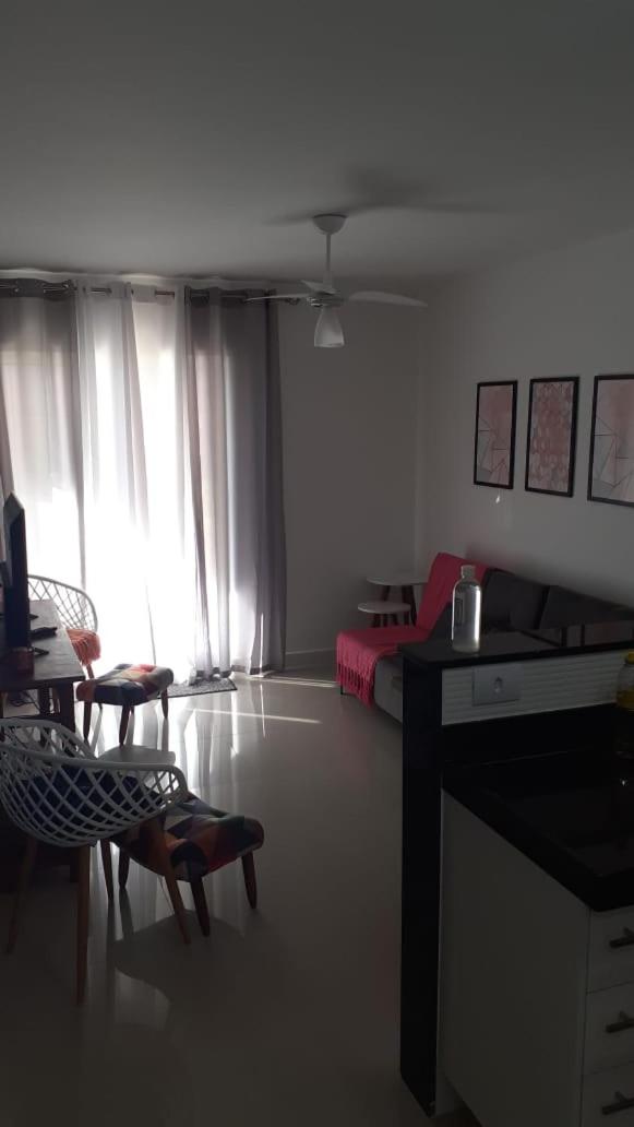 Flat com praia privativa e lazer total em Arraial