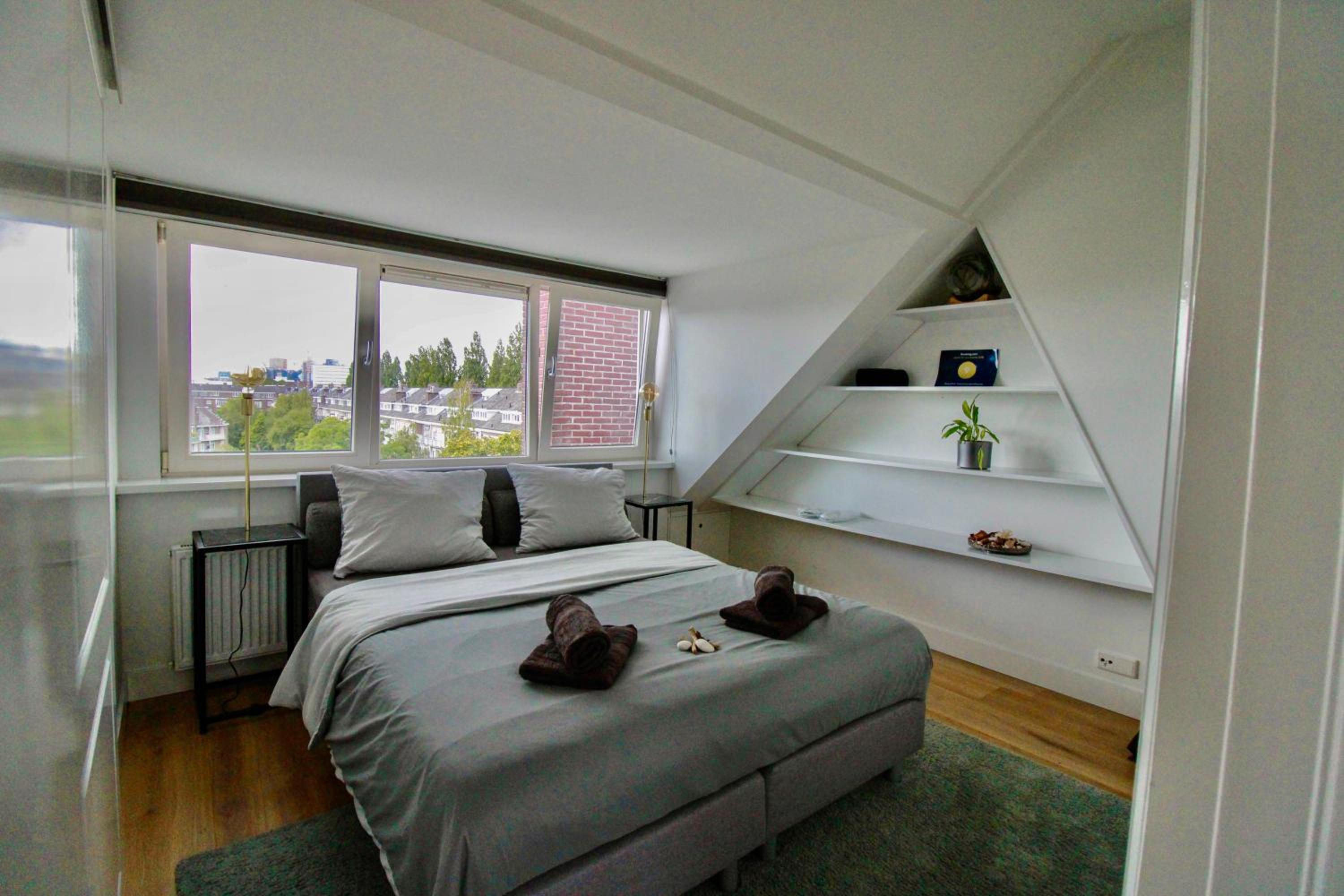Beautiful penthouse near Rai and centre