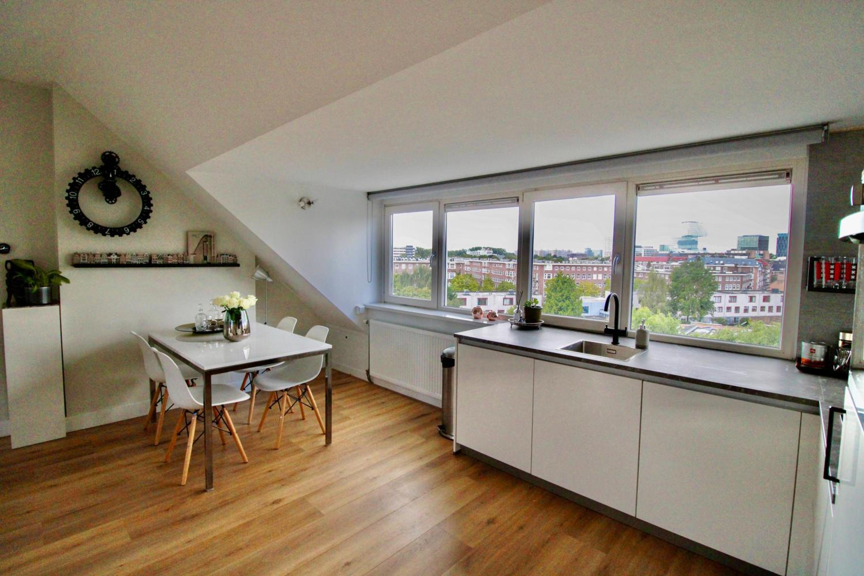 Beautiful penthouse near Rai and centre