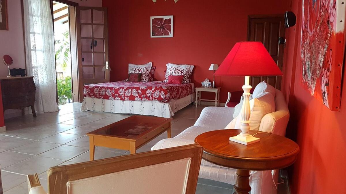 Villa Thomas bouillante view 4