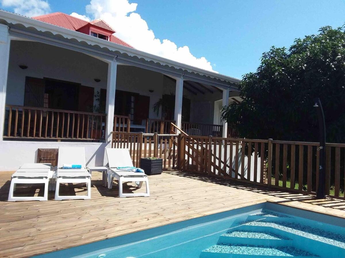 Villa Thomas bouillante view 2