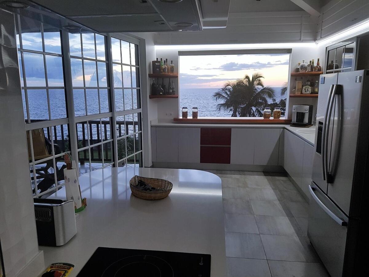 Villa Thomas bouillante view 3