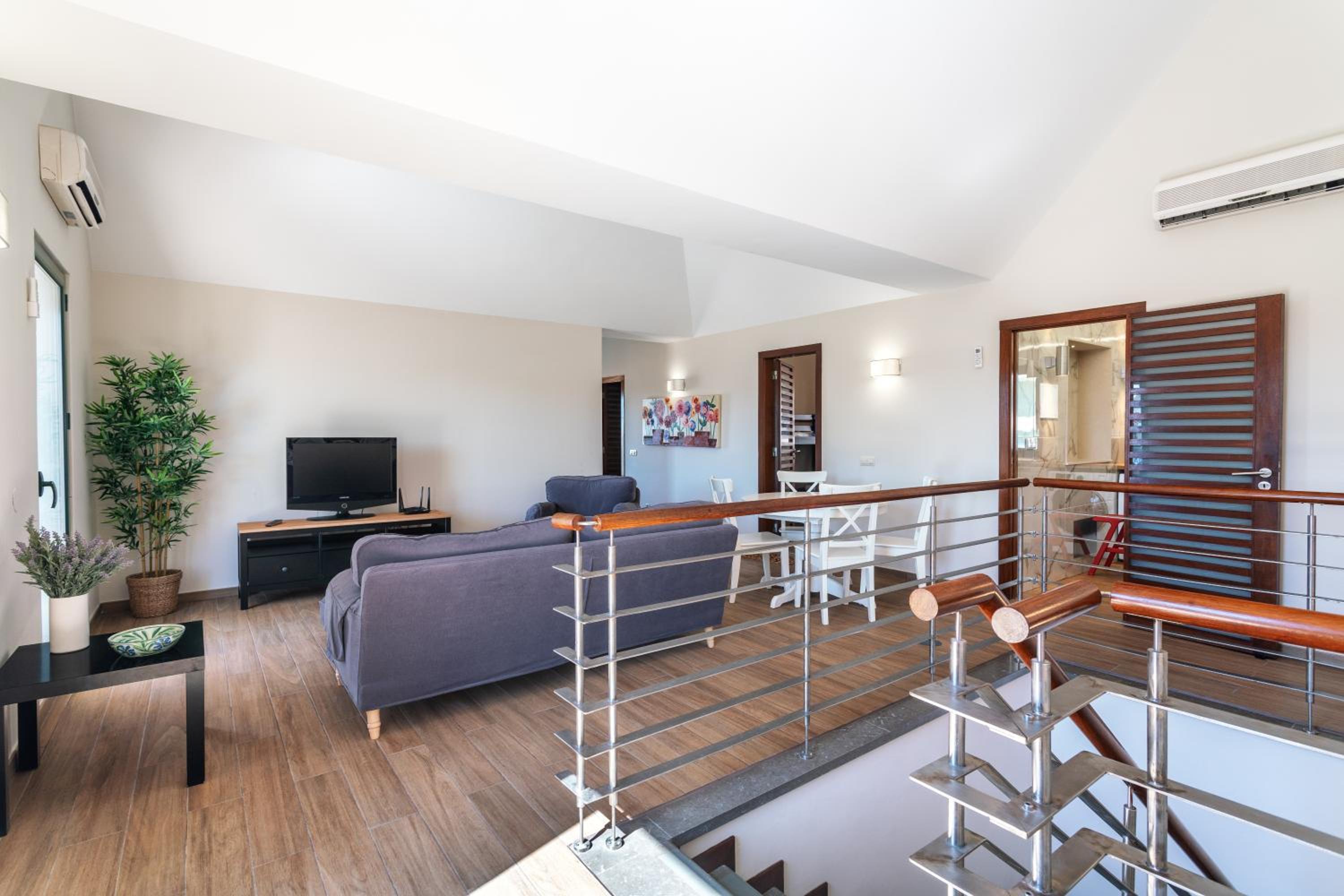 Holiday house in elite residential area of Faro view 5