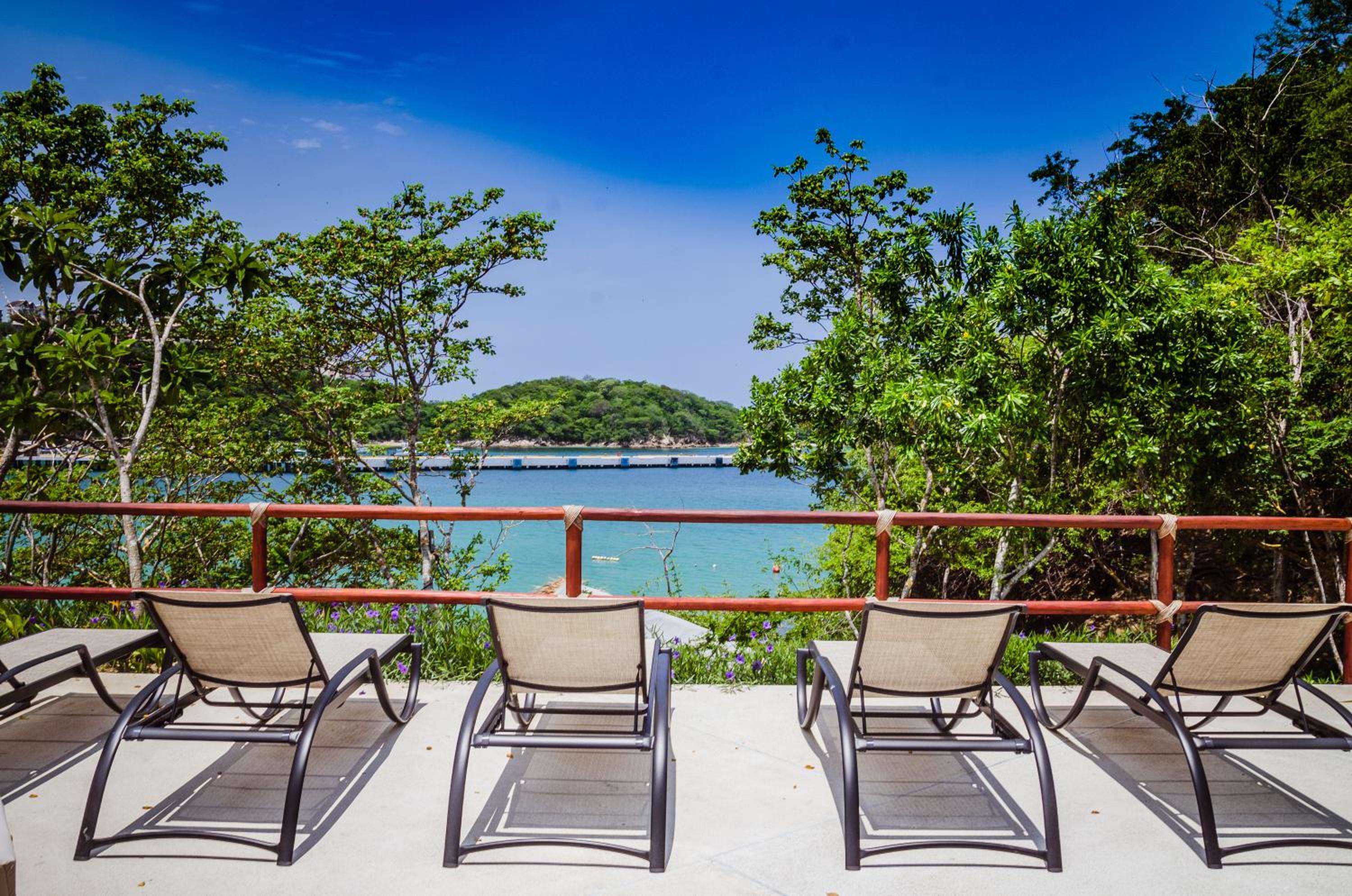 Binniguenda Huatulco & Beach Club