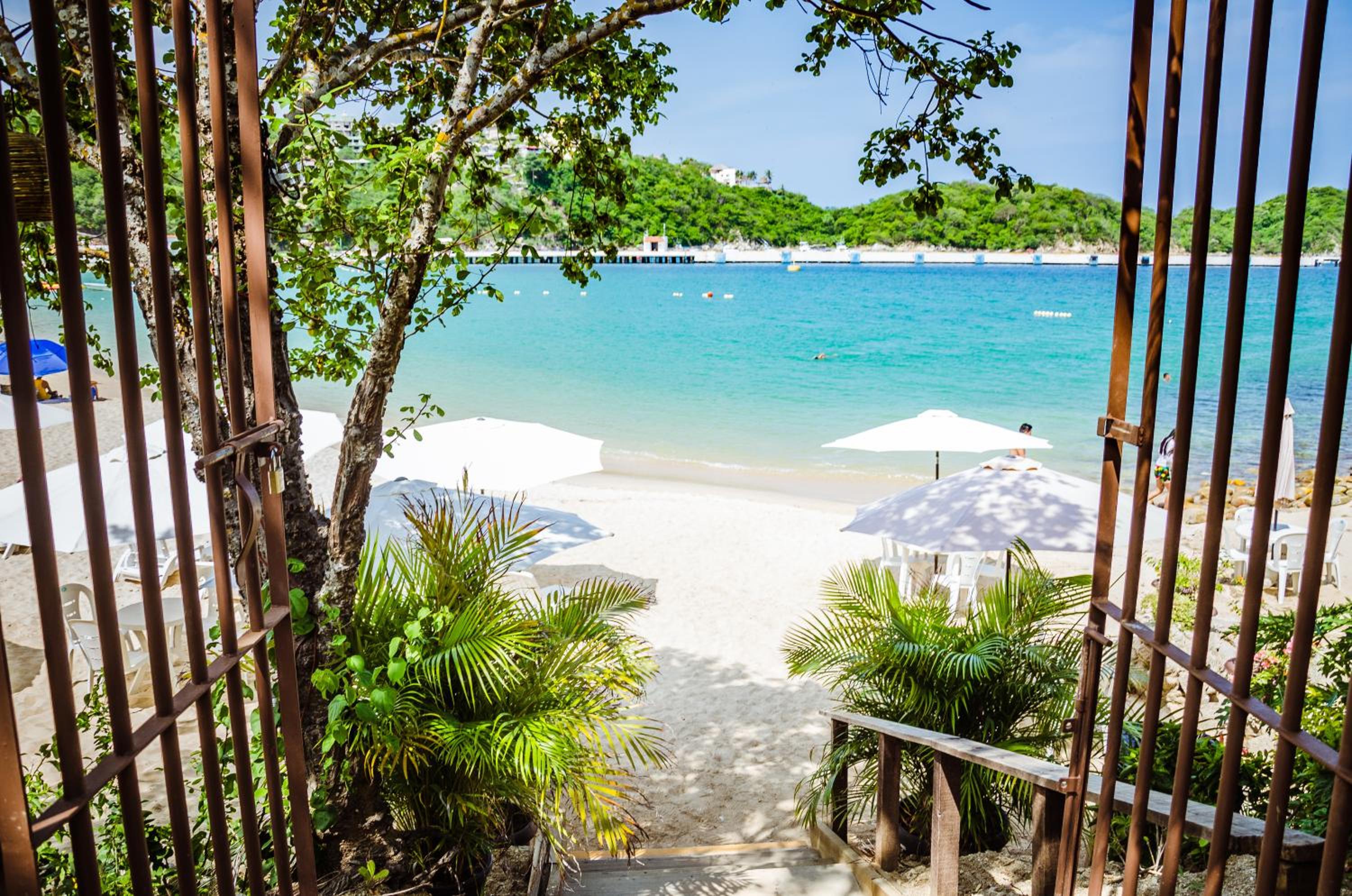 Binniguenda Huatulco & Beach Club