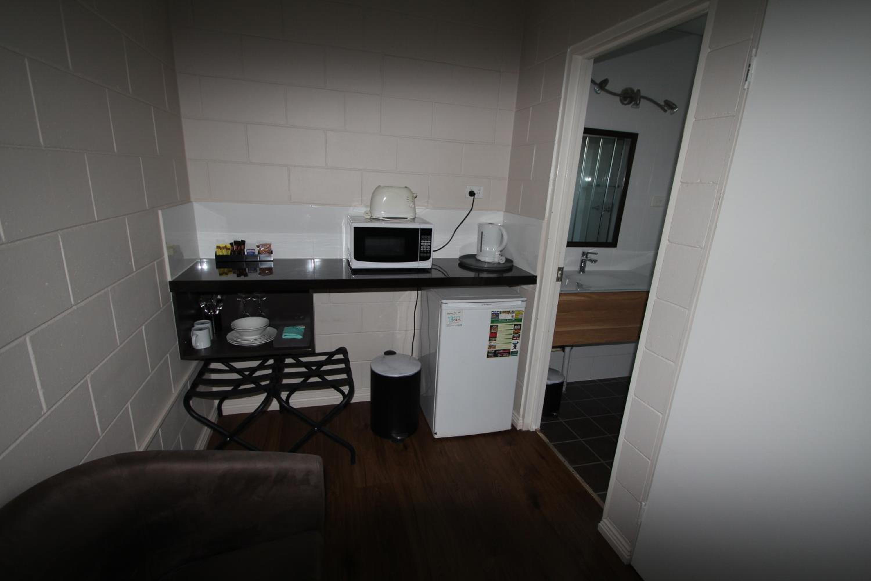Colonial Rose Motel