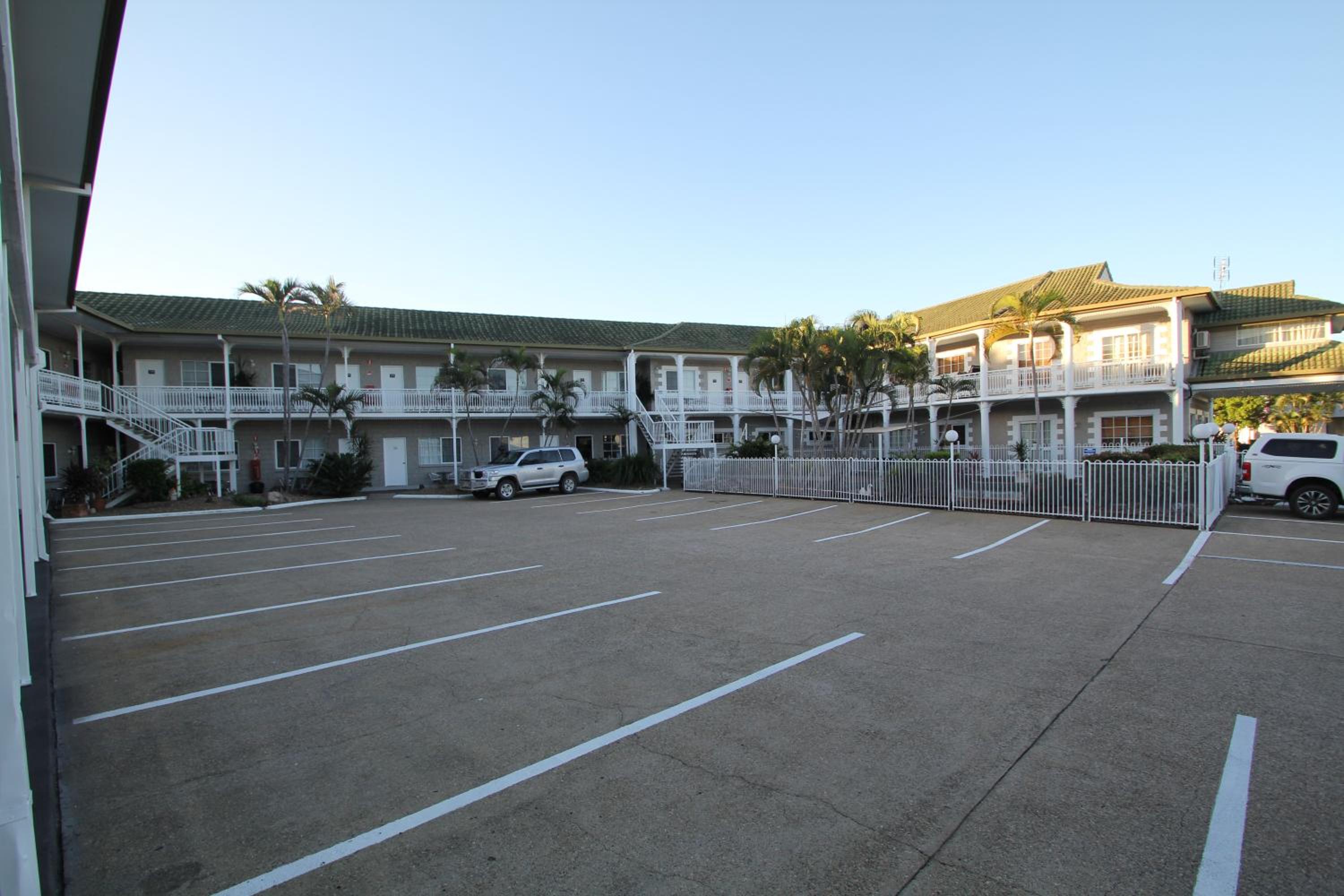 Colonial Rose Motel