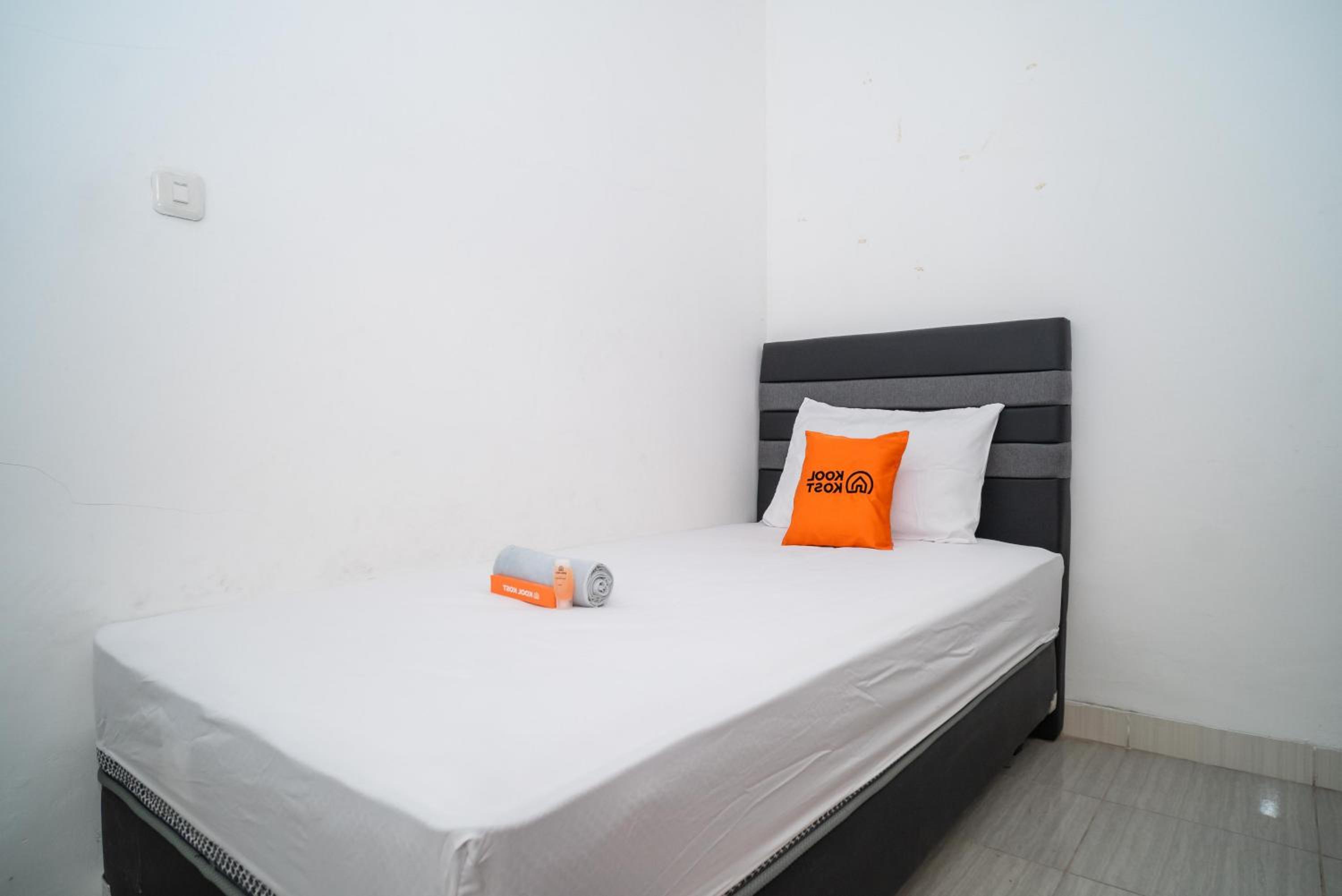 KoolKost Syariah near Stasiun Rawa Buntu (Minimum Stay 6 Nights) view 4