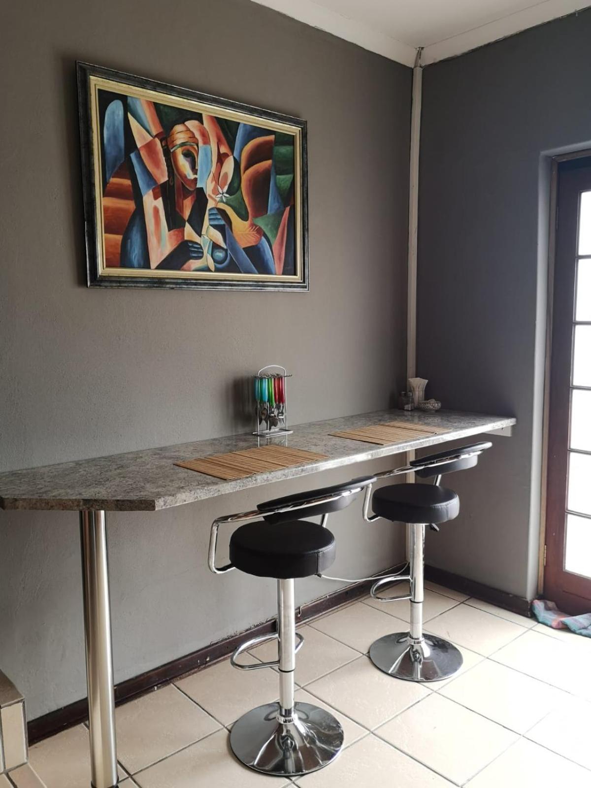 Gluckman Drive Guesthouse view 4