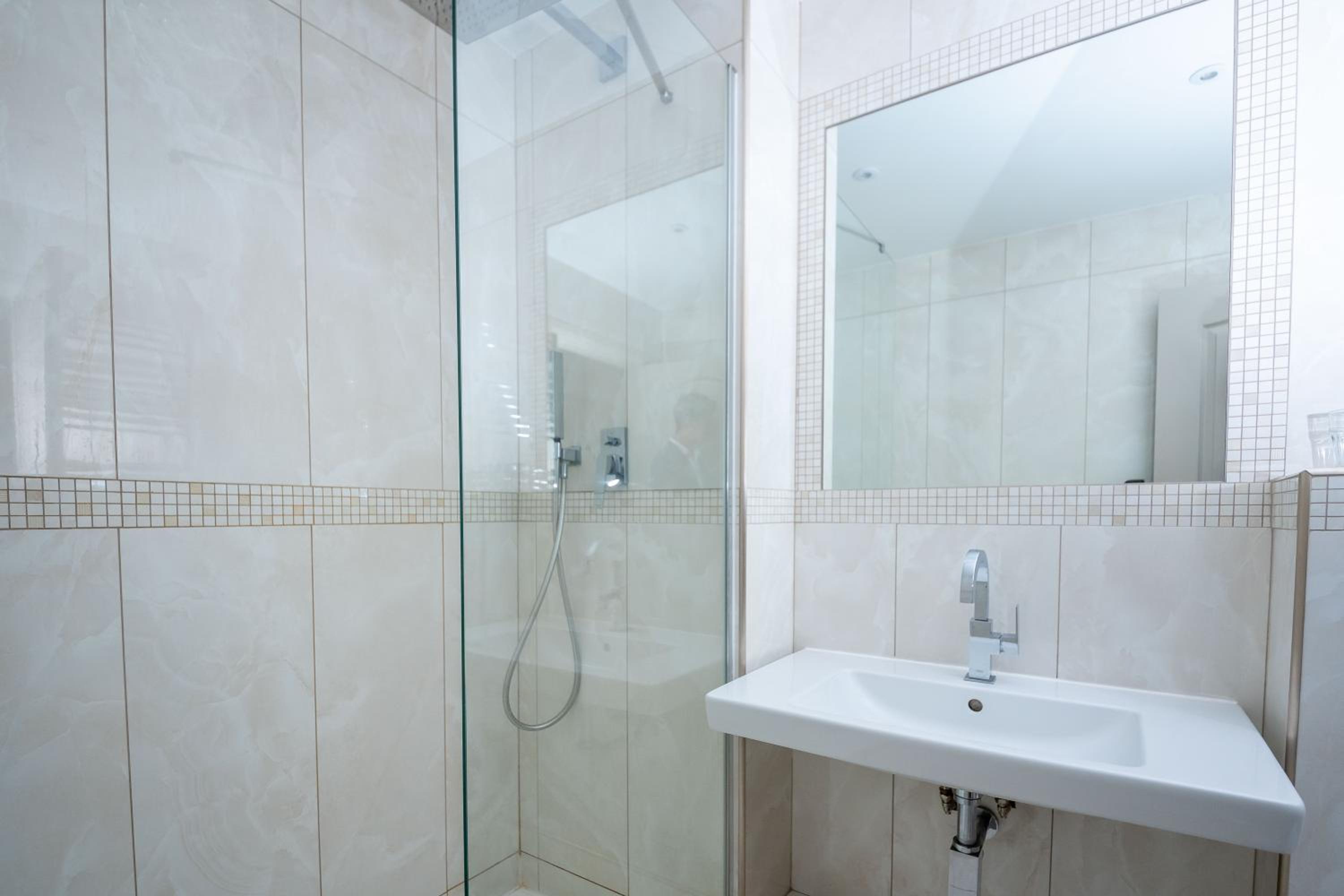 Guildford Vacations - Guildford Manor Hotel  Spa - Property Image 49