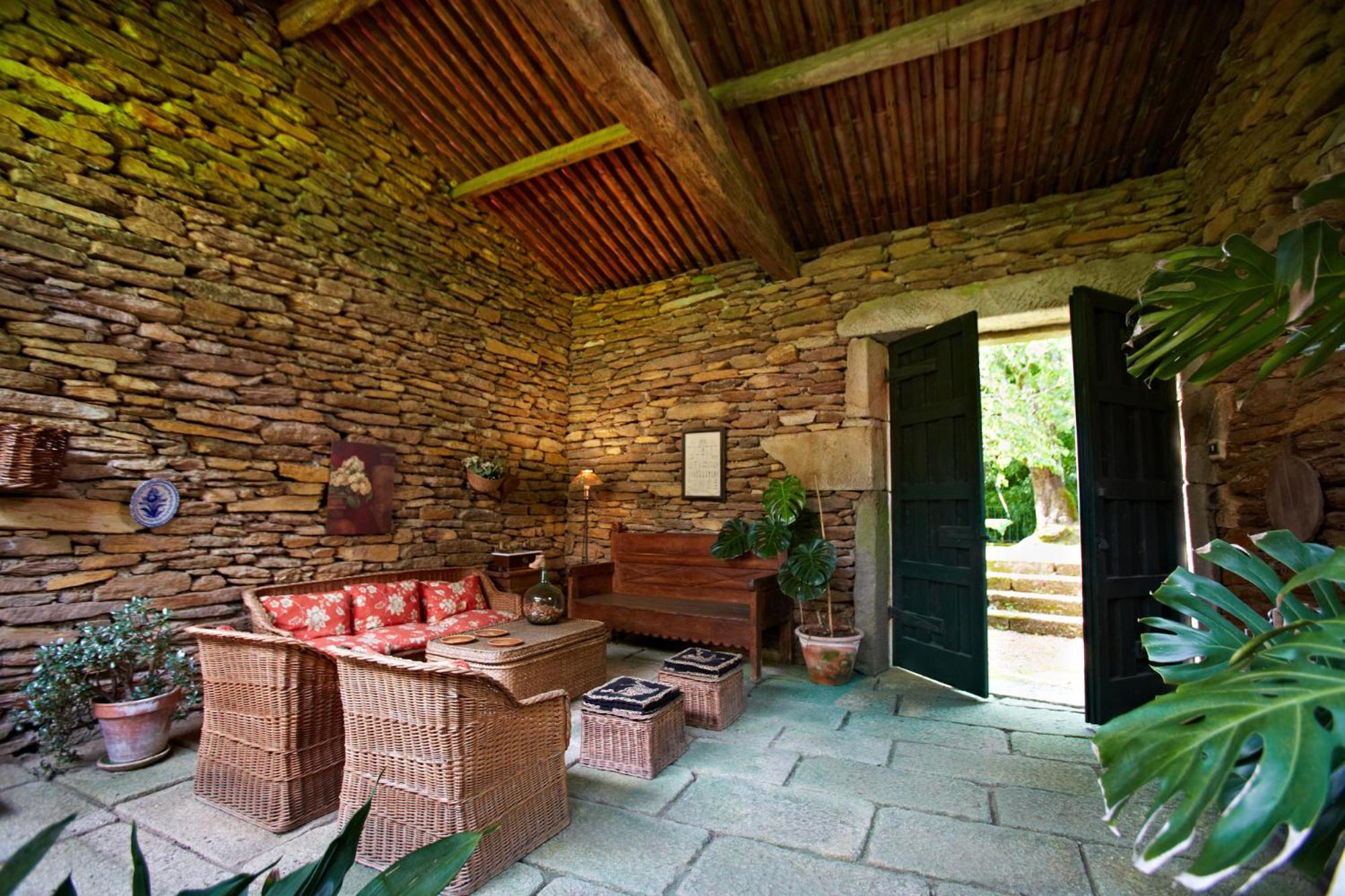 Casa del Cura de Oliveira view 4