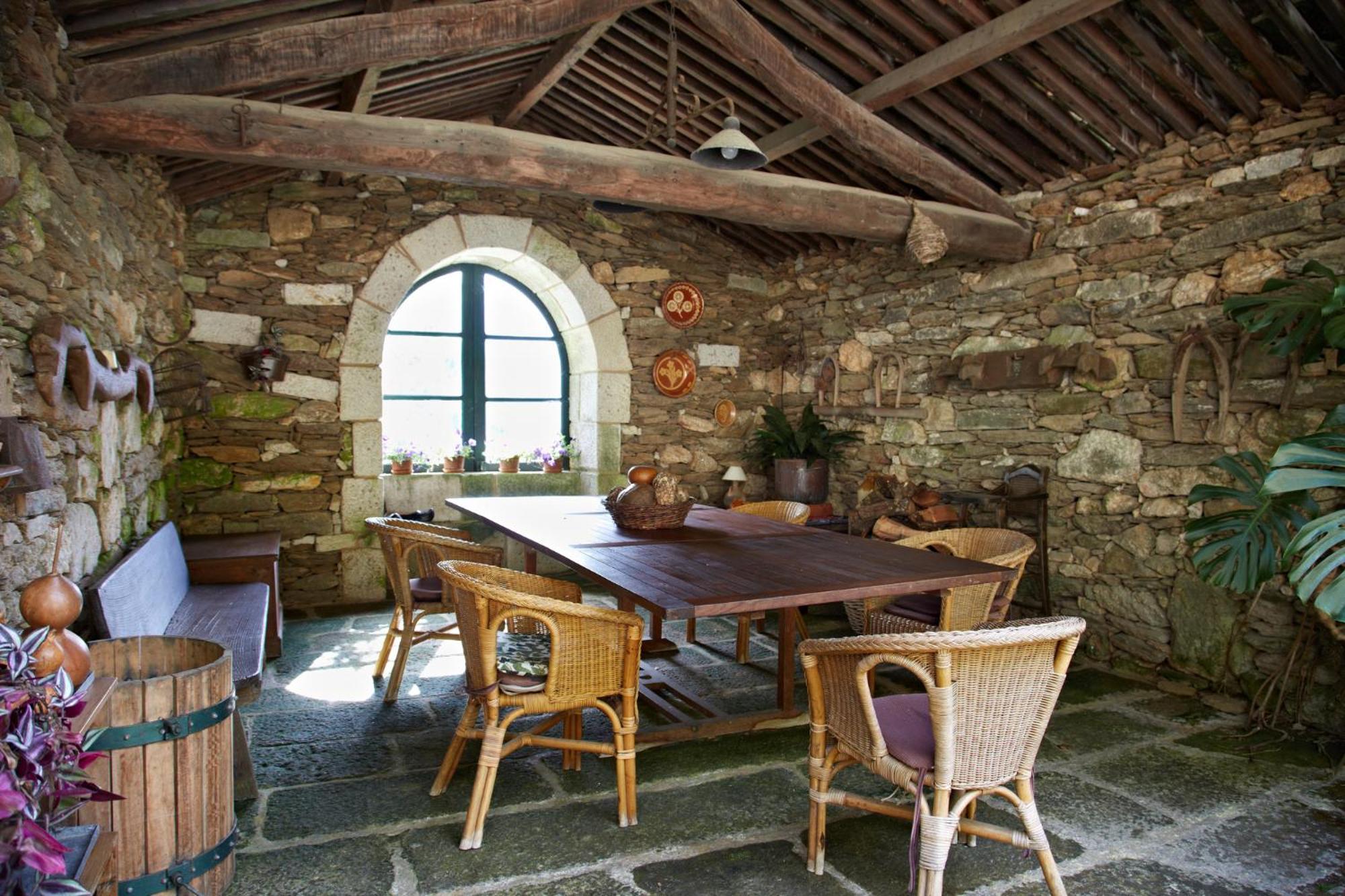 Casa del Cura de Oliveira view 3