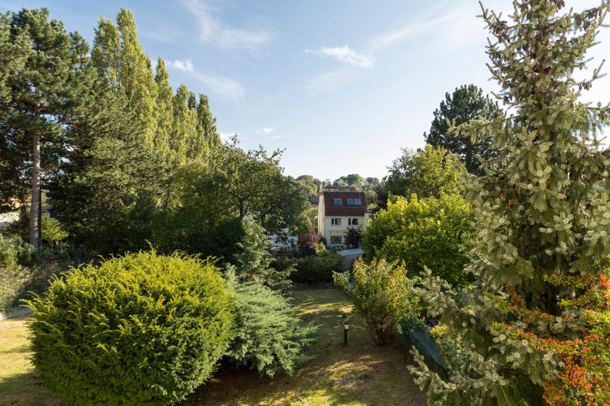 Yes, it is RETRO - Big Villa with Indoor Pool
