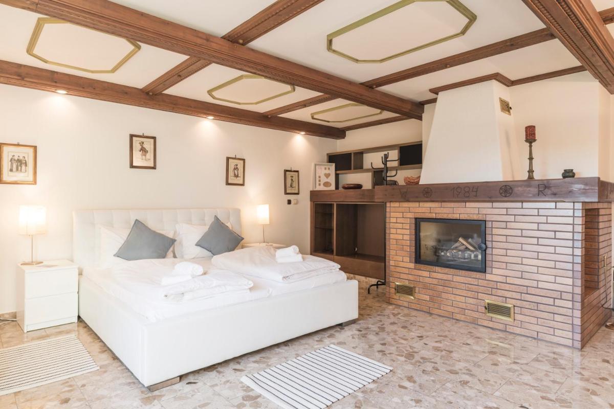 Yes, it is RETRO - Big Villa with Indoor Pool