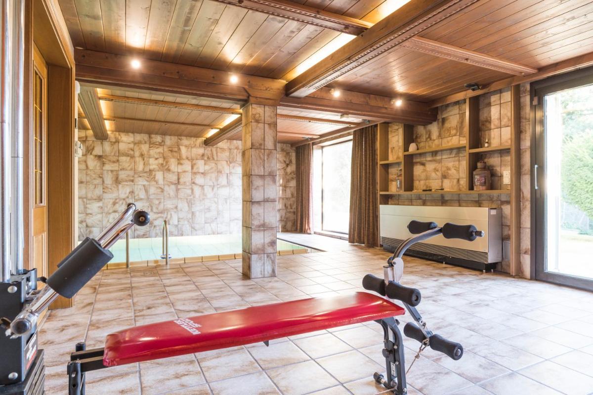 Yes, it is RETRO - Big Villa with Indoor Pool