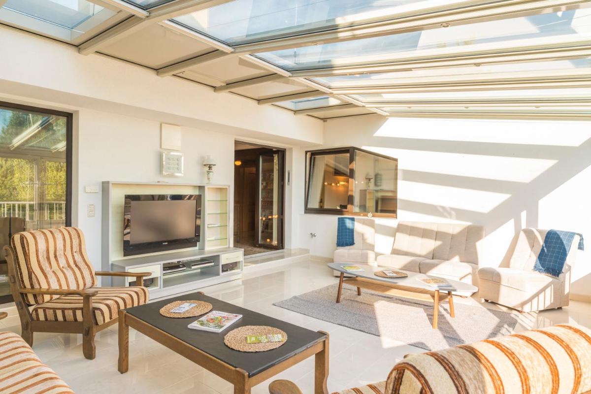 Yes, it is RETRO - Big Villa with Indoor Pool