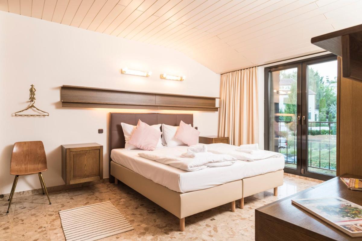 Yes, it is RETRO - Big Villa with Indoor Pool