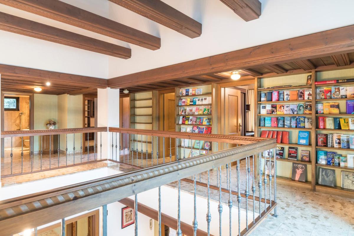 Yes, it is RETRO - Big Villa with Indoor Pool