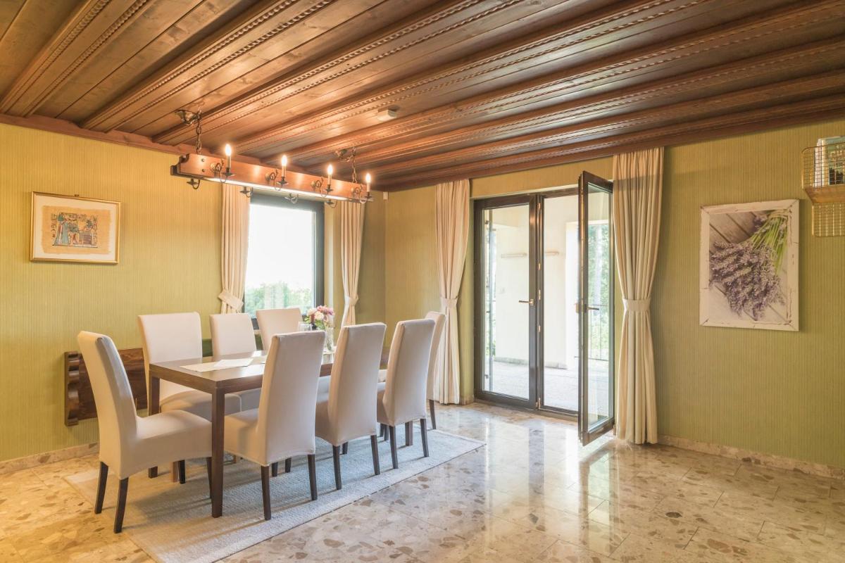 Yes, it is RETRO - Big Villa with Indoor Pool
