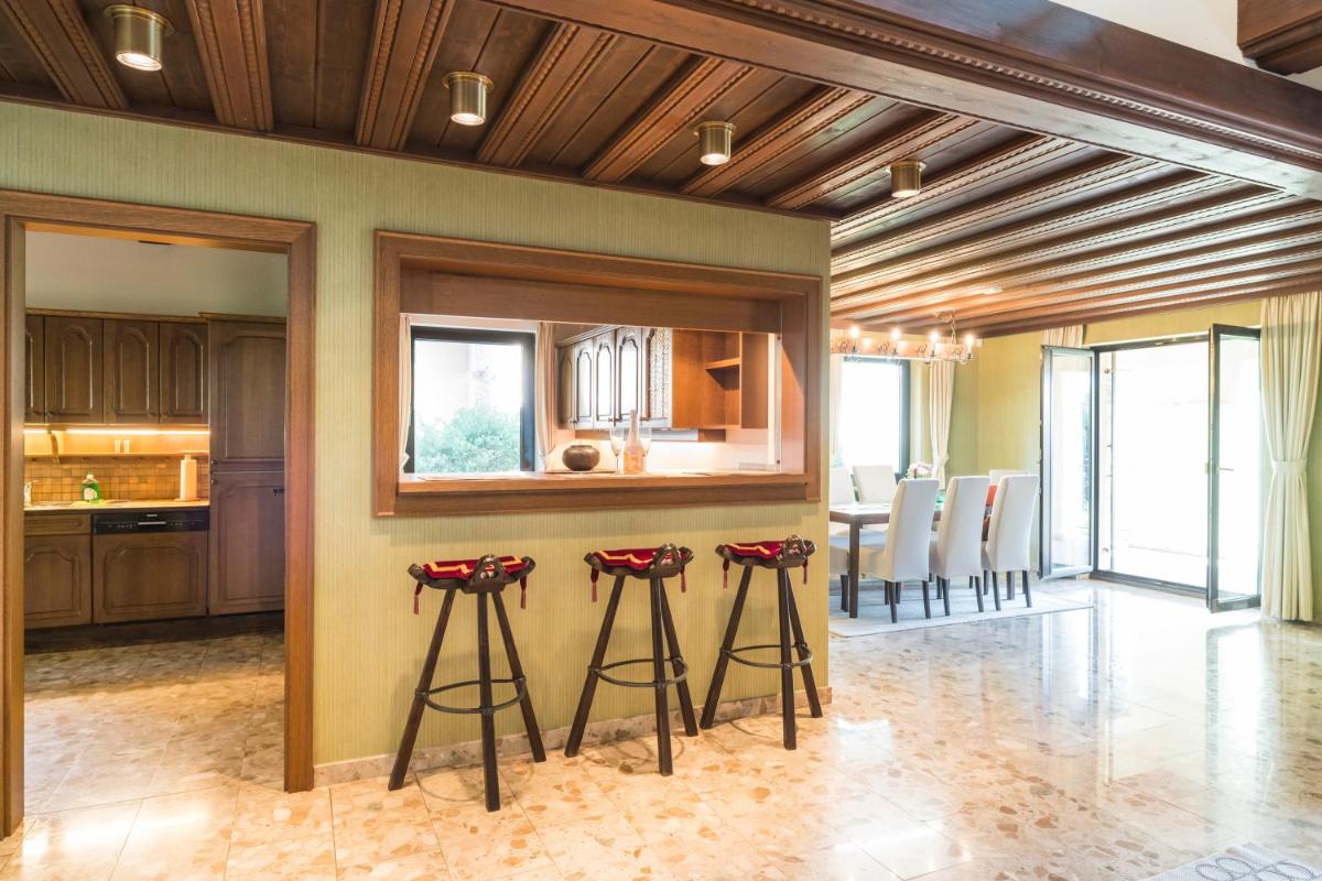Yes, it is RETRO - Big Villa with Indoor Pool